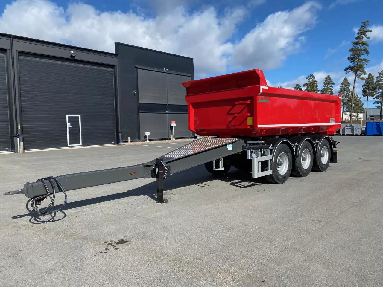 3 axlad 24 tons dumperkärra med lång dragstång