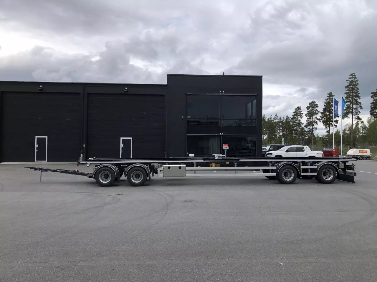 4 axlad 38 tons lastväxlarvagn med rullbanor