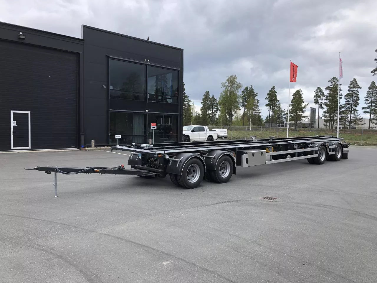4 axlad 38 tons lastväxlarvagn med rullbanor