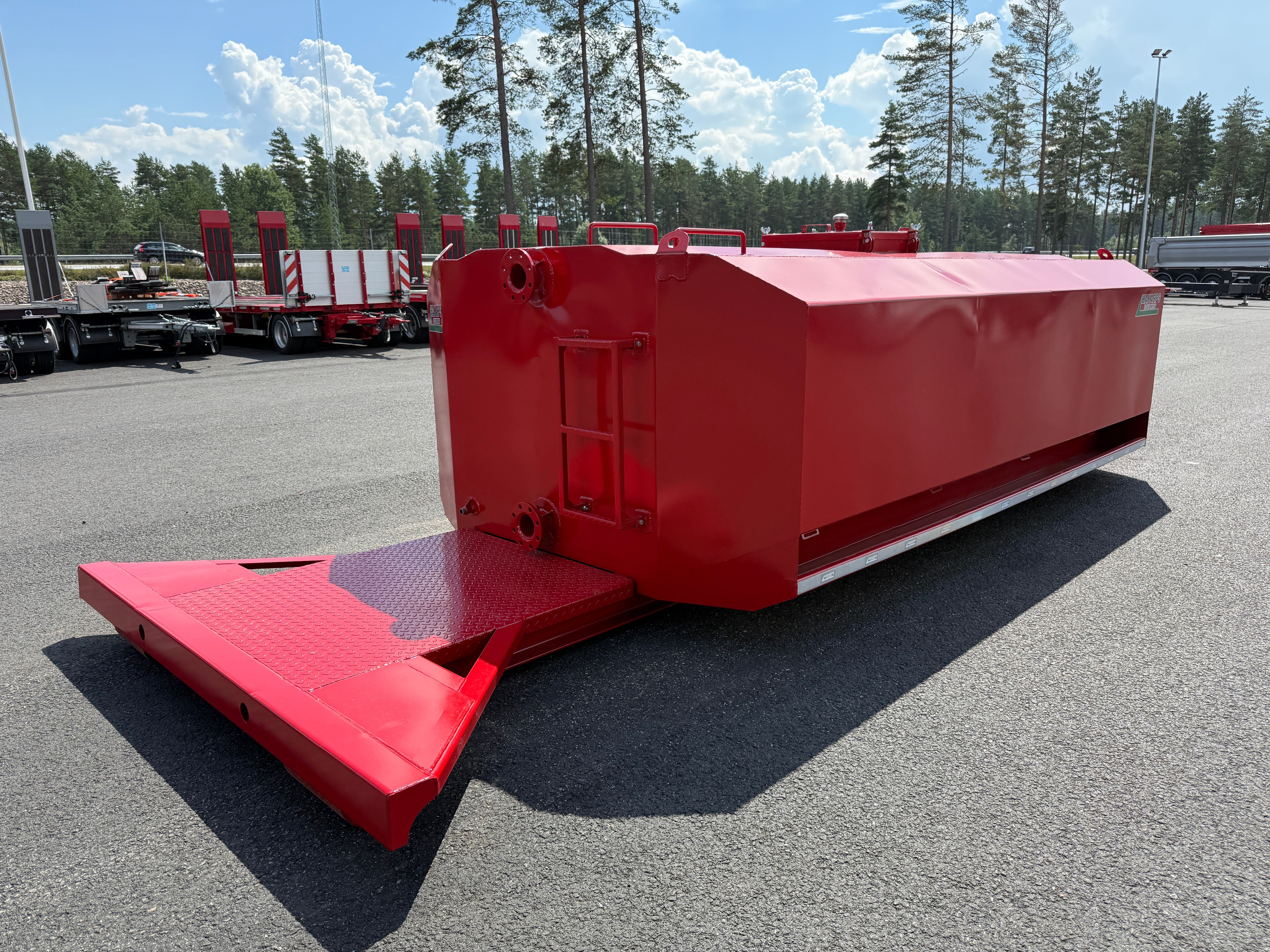 12,5m3 vattentank i stål på lastväxlarram