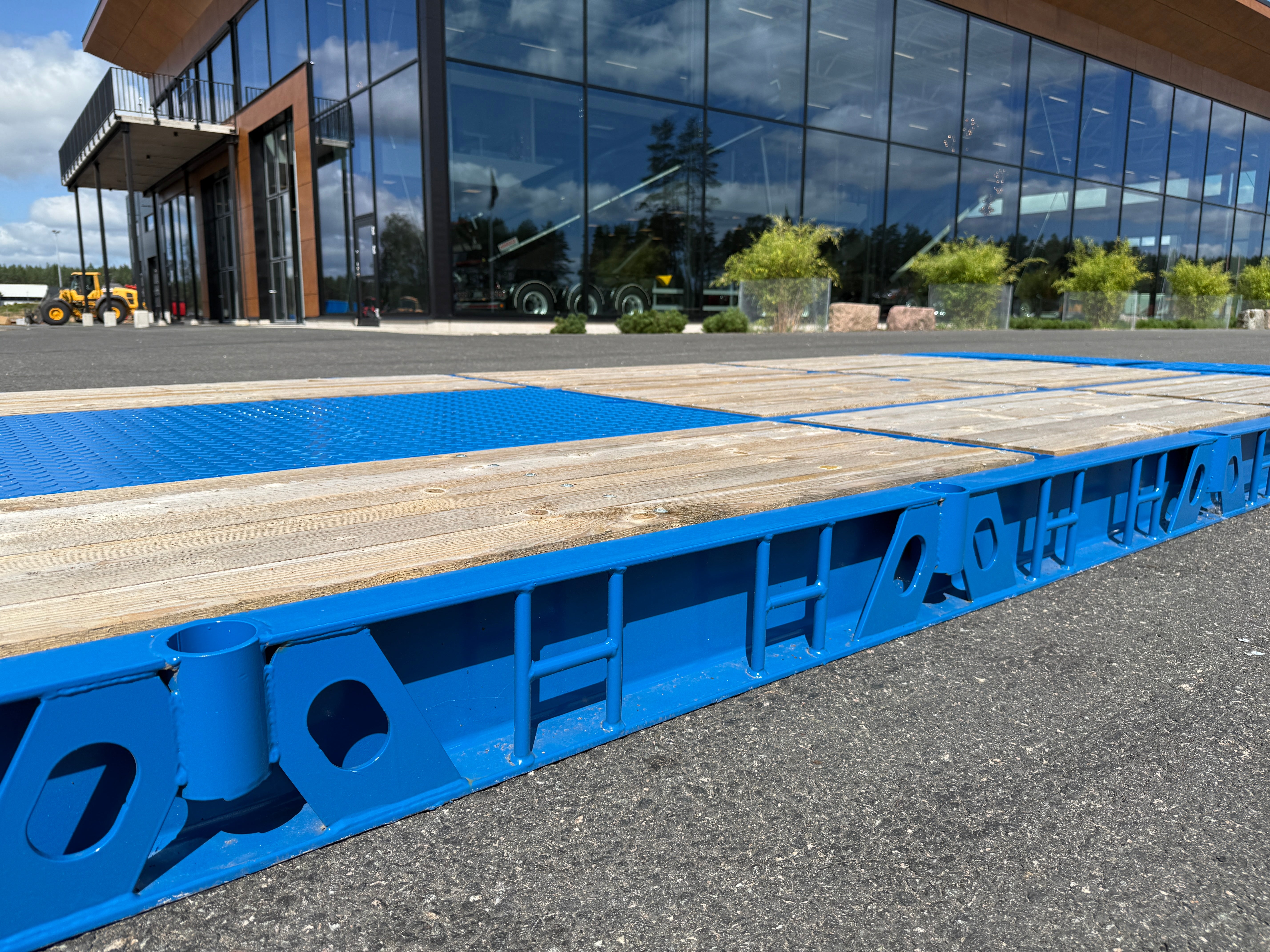 Maskinflak med stegar och sandwich ramp