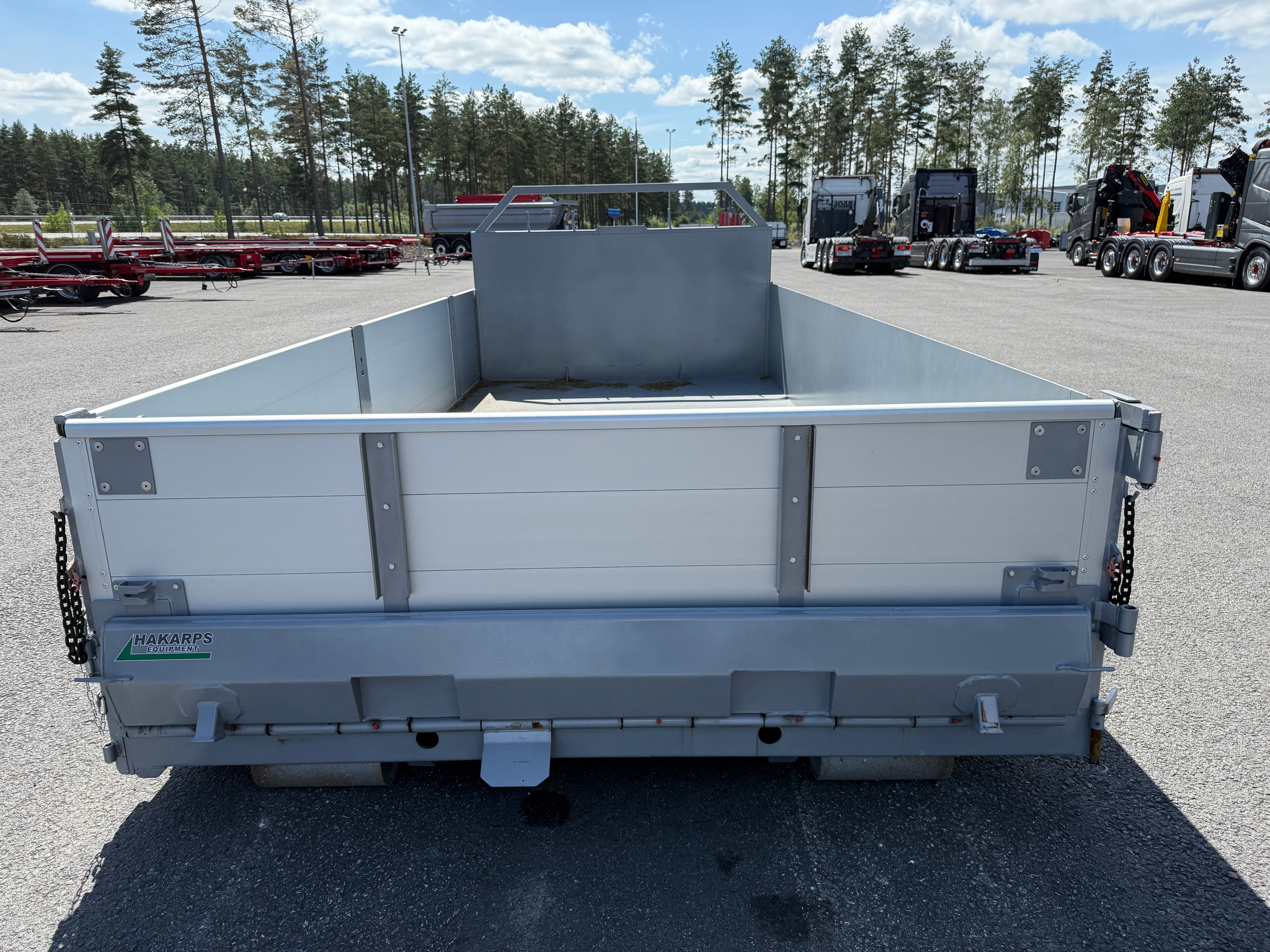 Schaktflak med öppningsbar vänster sida