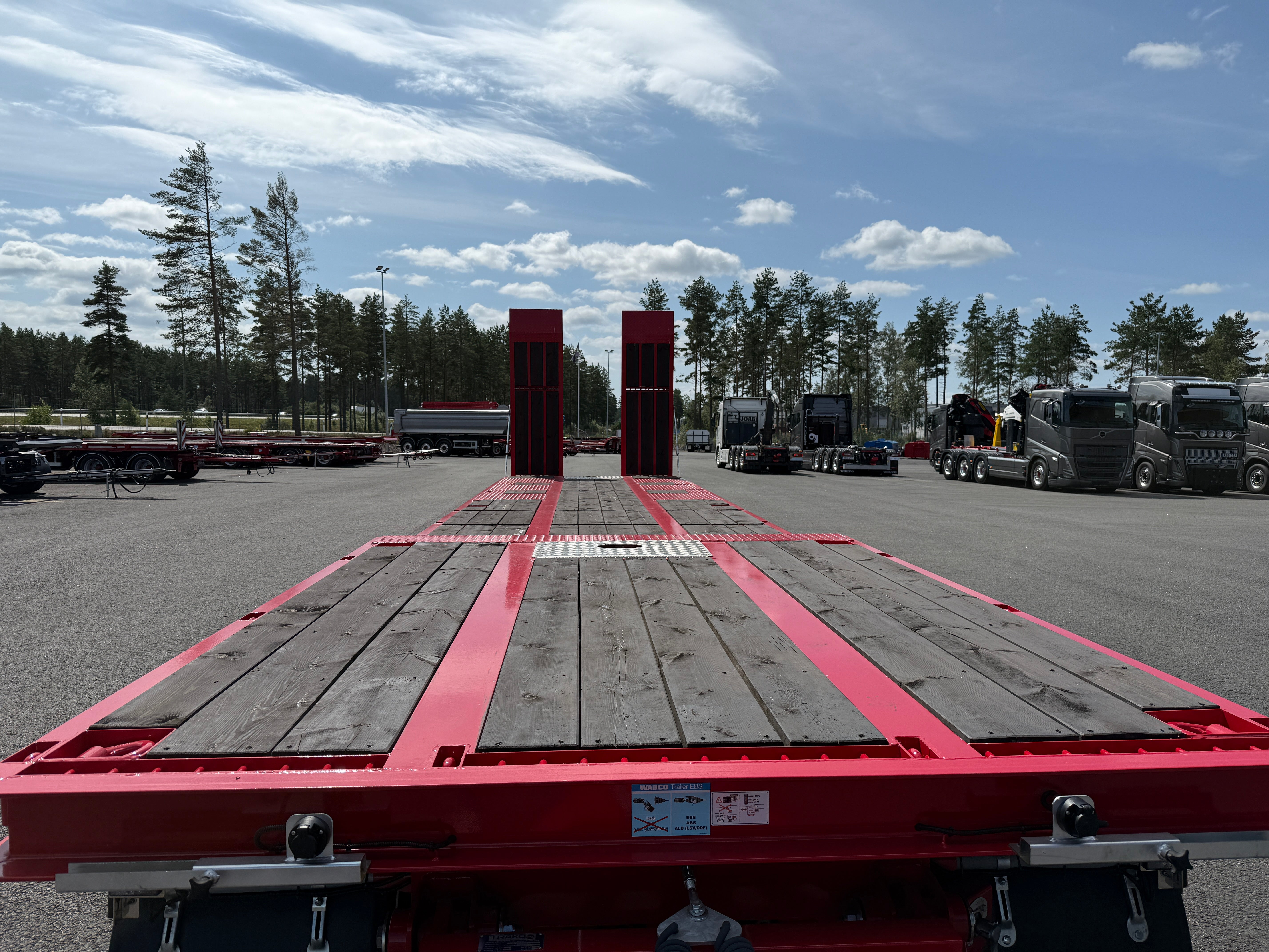 5 axlad 42 tons maskinvagn med hydrauliska ramper