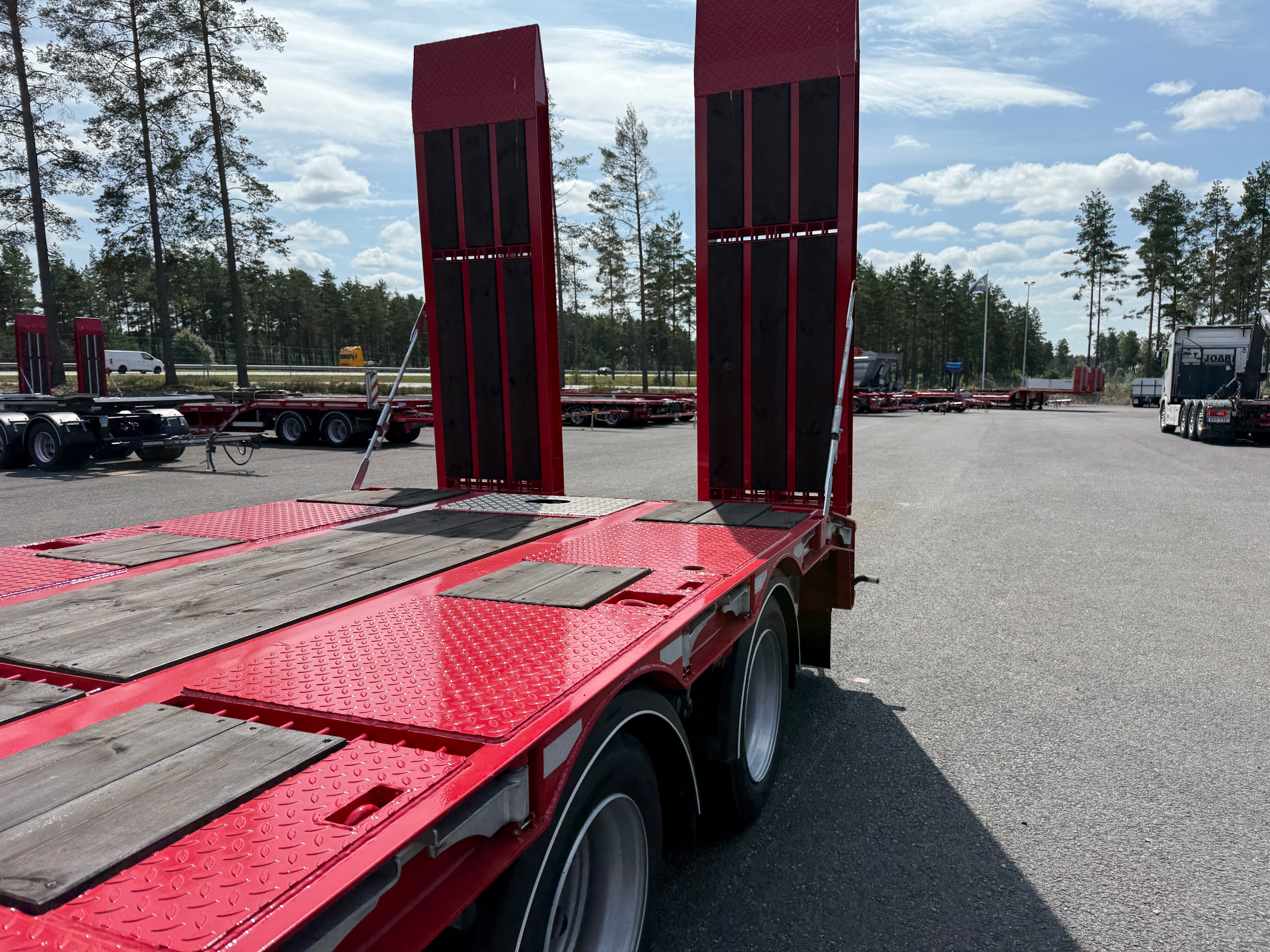 5 axlad 42 tons maskinvagn med hydrauliska ramper
