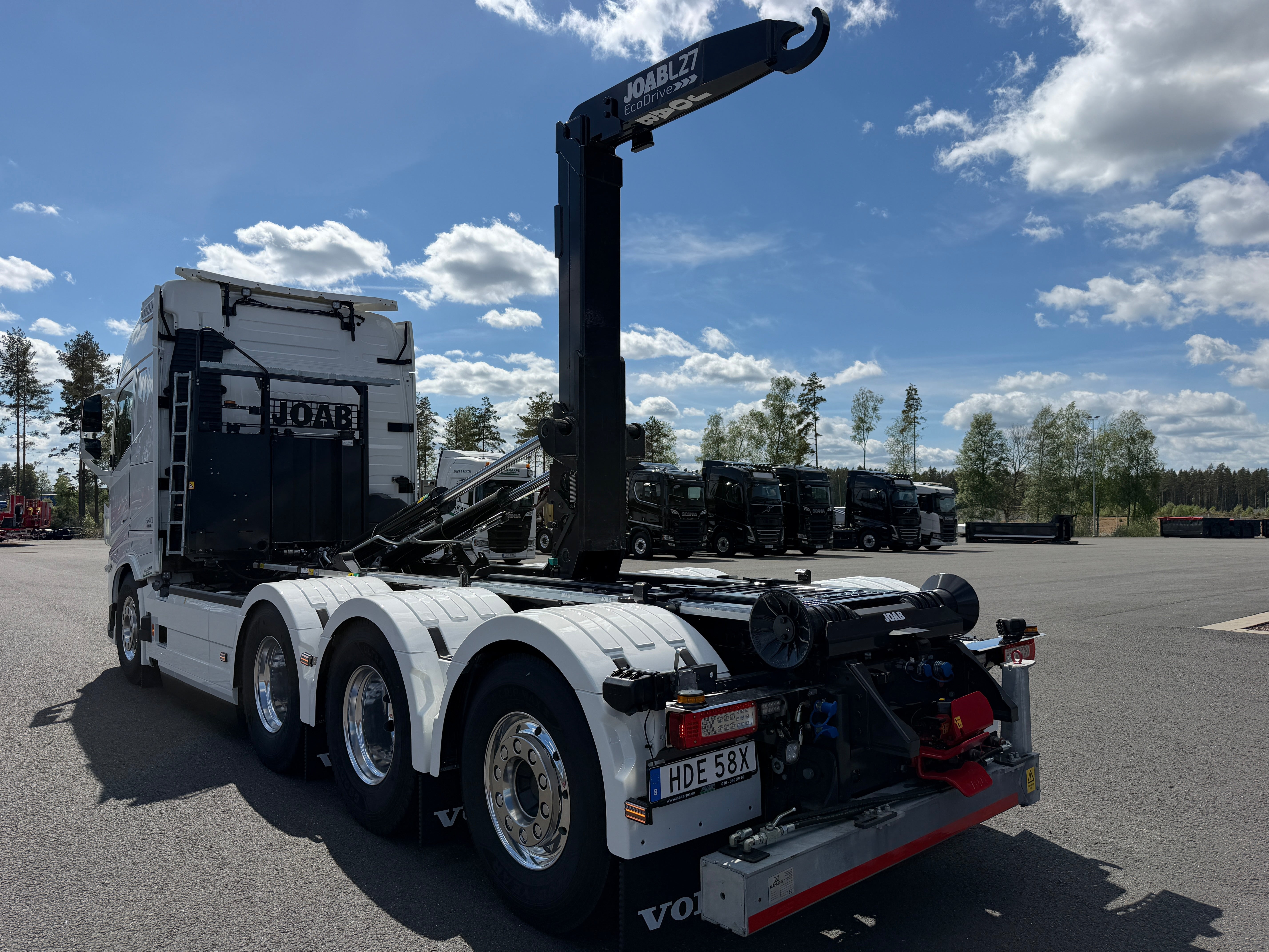 Volvo FH13 540 Tridem lastväxlare fullt plogutrustad JOAB 27 tons