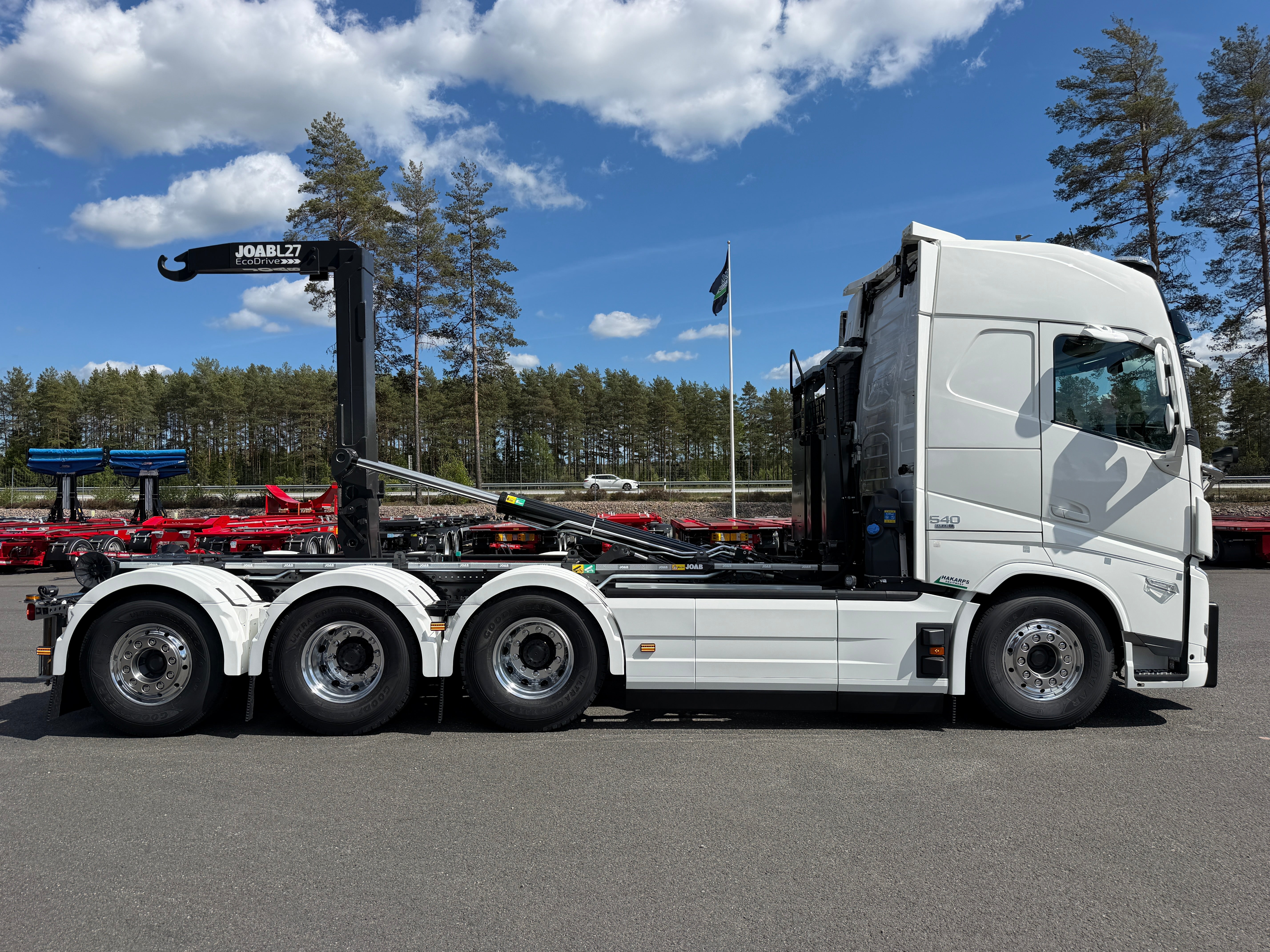Volvo FH13 540 Tridem lastväxlare fullt plogutrustad JOAB 27 tons