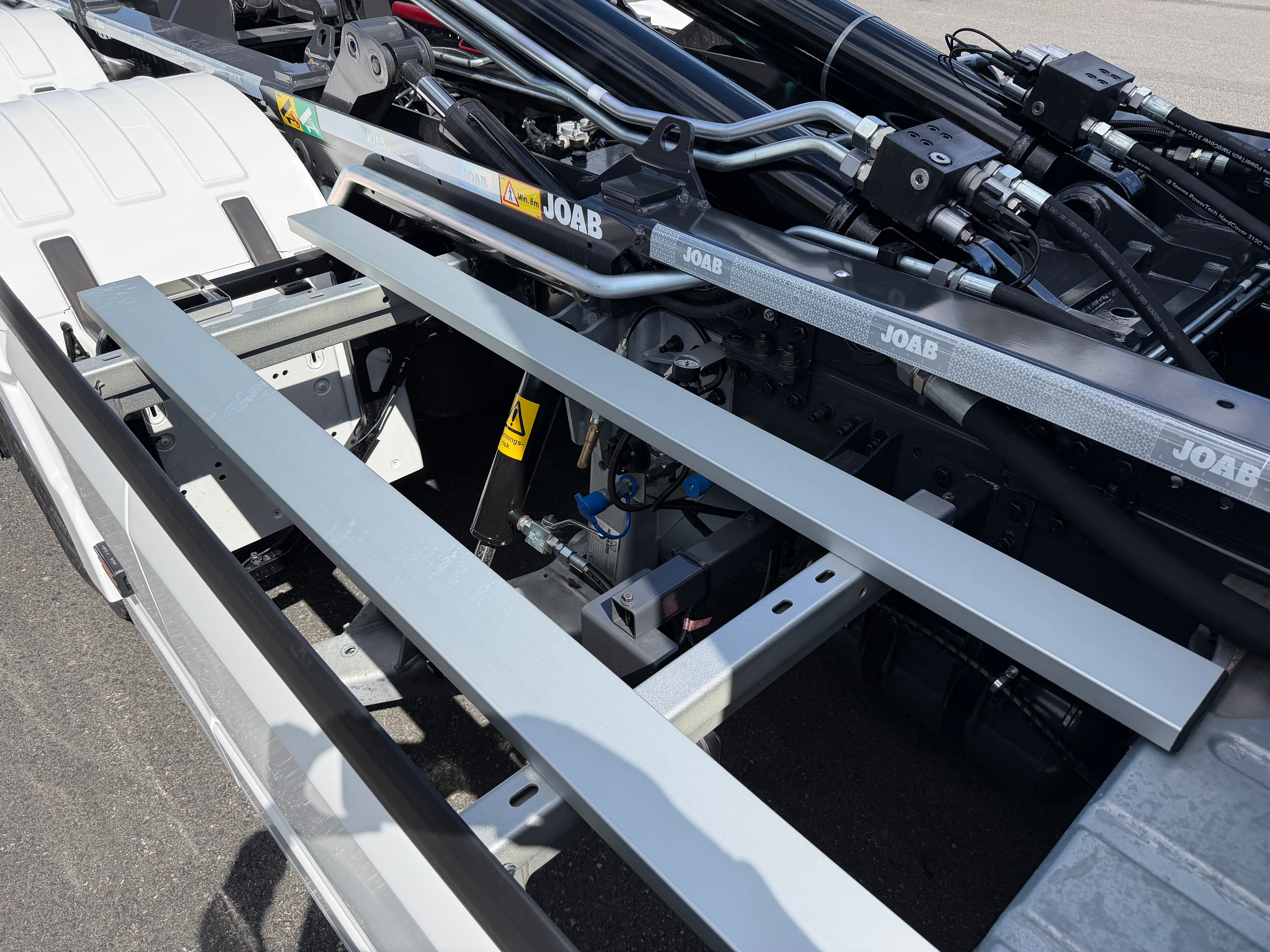 Volvo FH13 540 Tridem lastväxlare fullt plogutrustad JOAB 27 tons