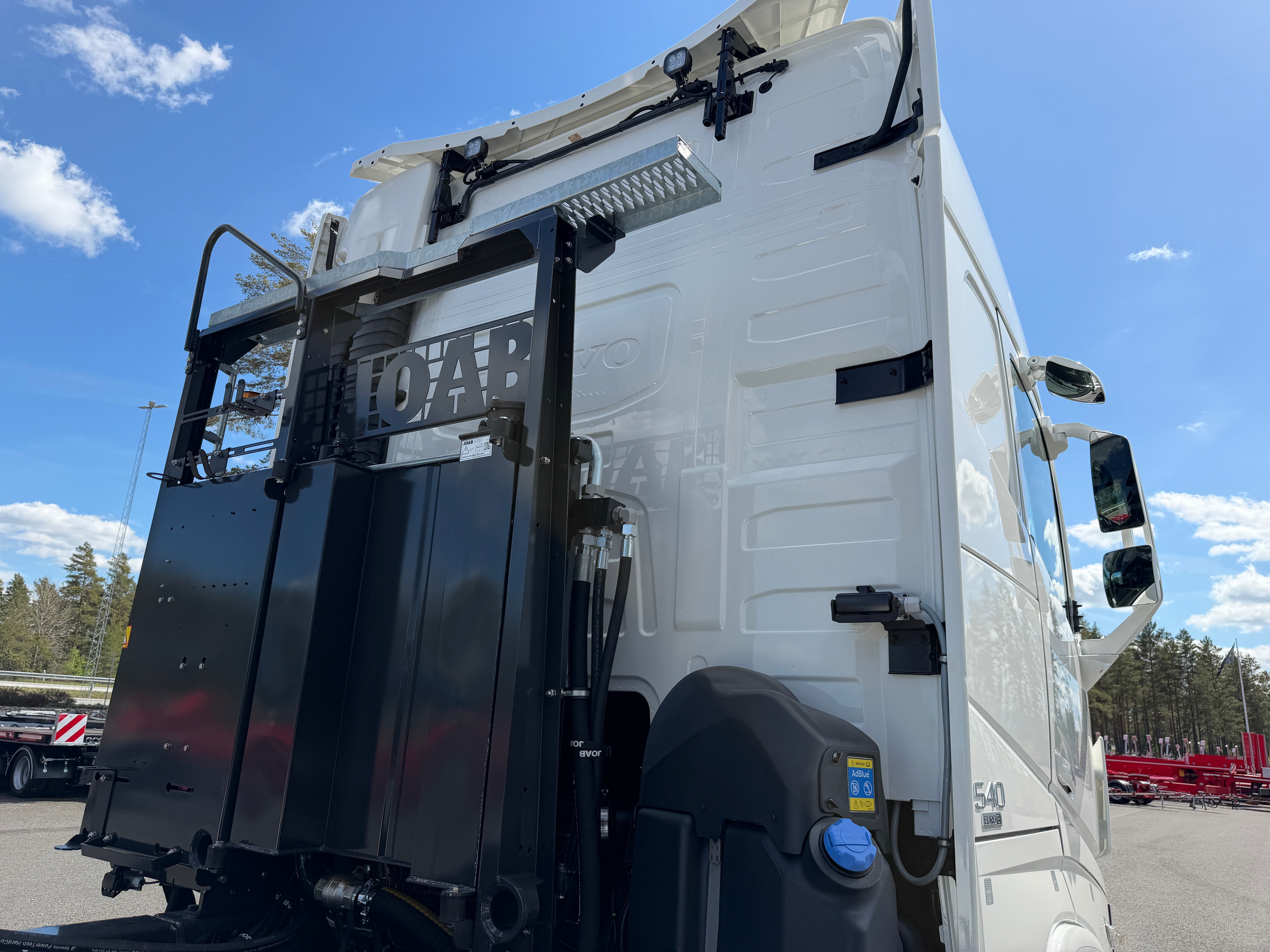 Volvo FH13 540 Tridem lastväxlare fullt plogutrustad JOAB 27 tons