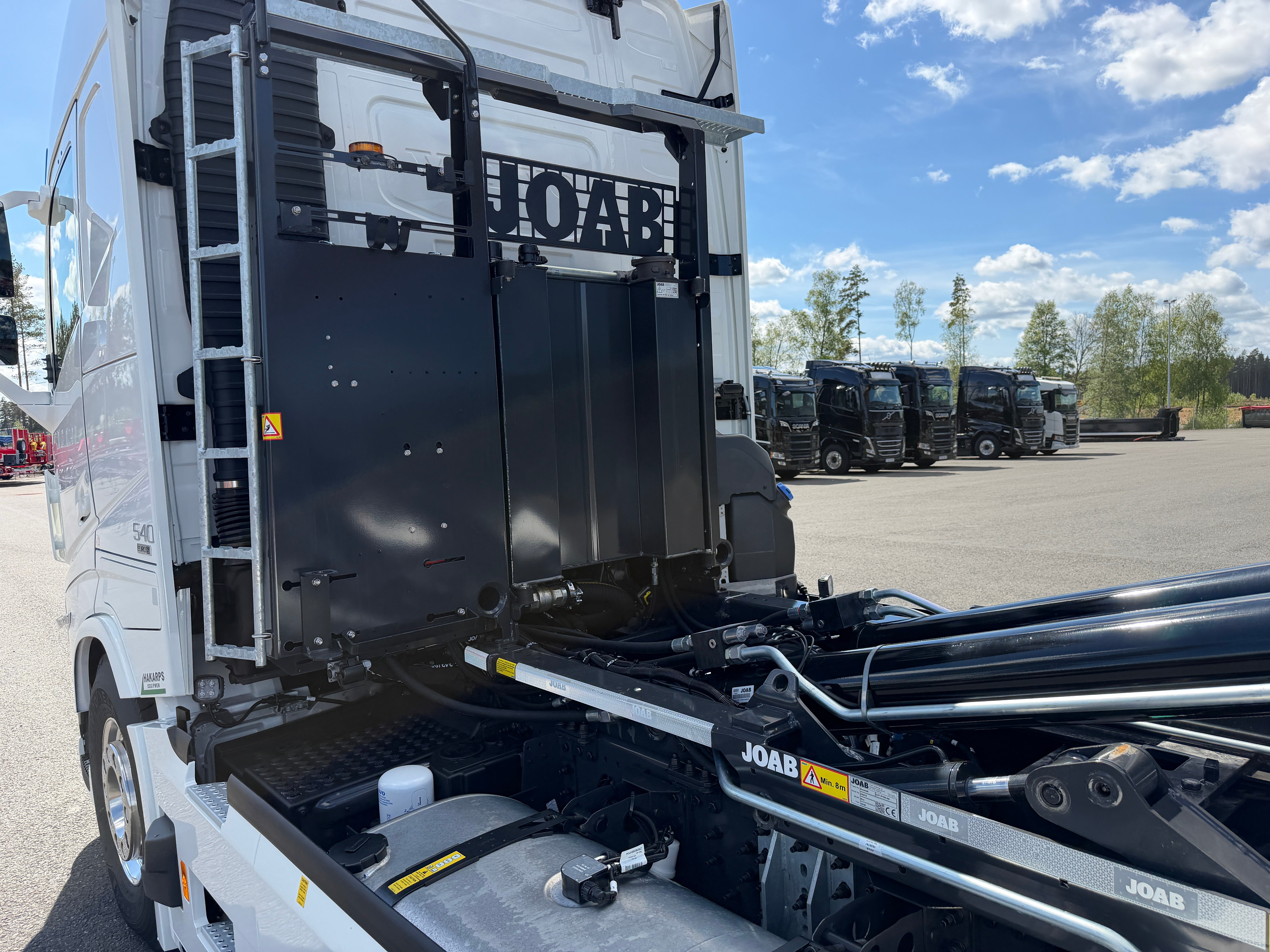 Volvo FH13 540 Tridem lastväxlare fullt plogutrustad JOAB 27 tons