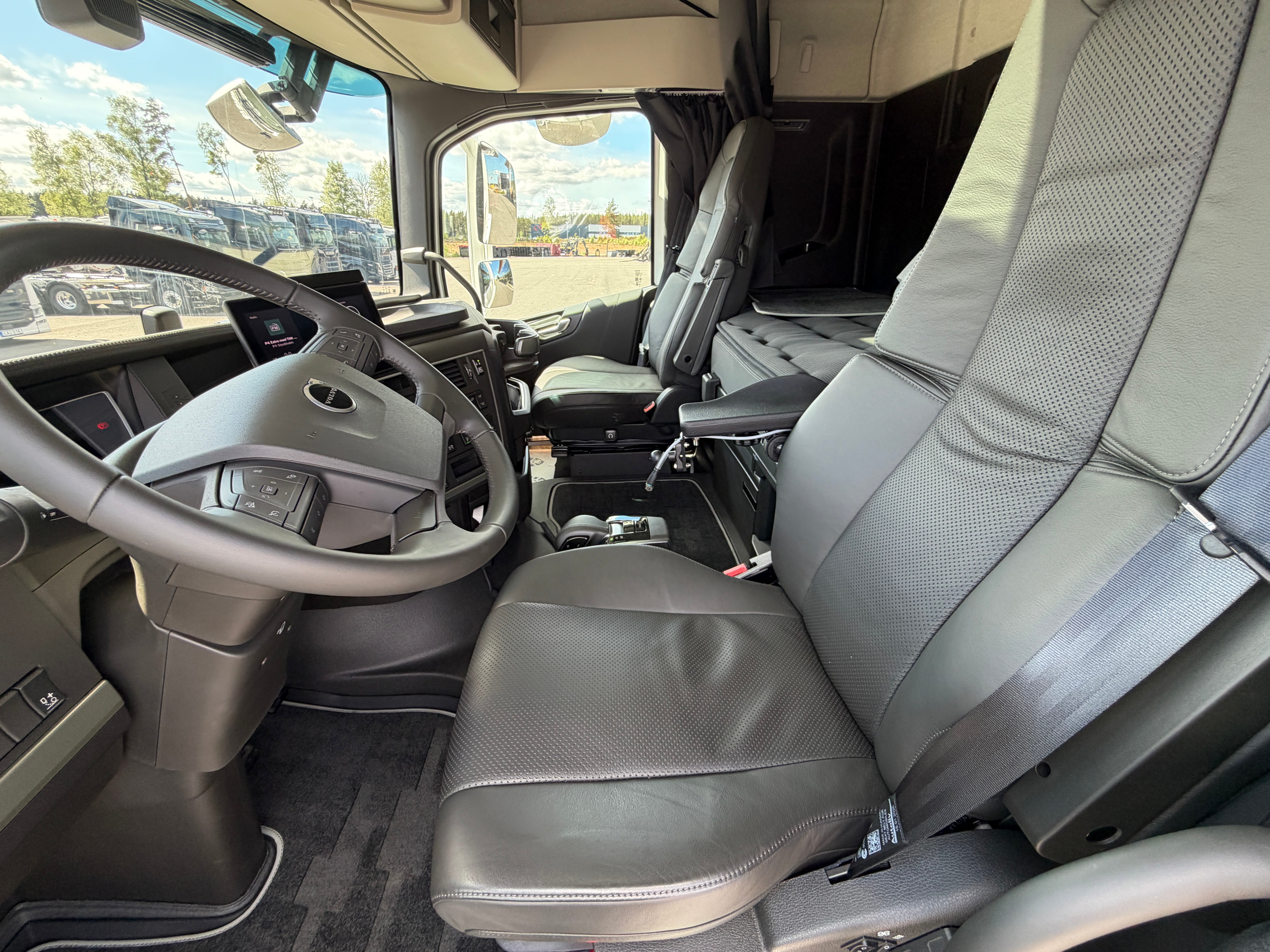 Volvo FH13 540 Tridem lastväxlare fullt plogutrustad JOAB 27 tons