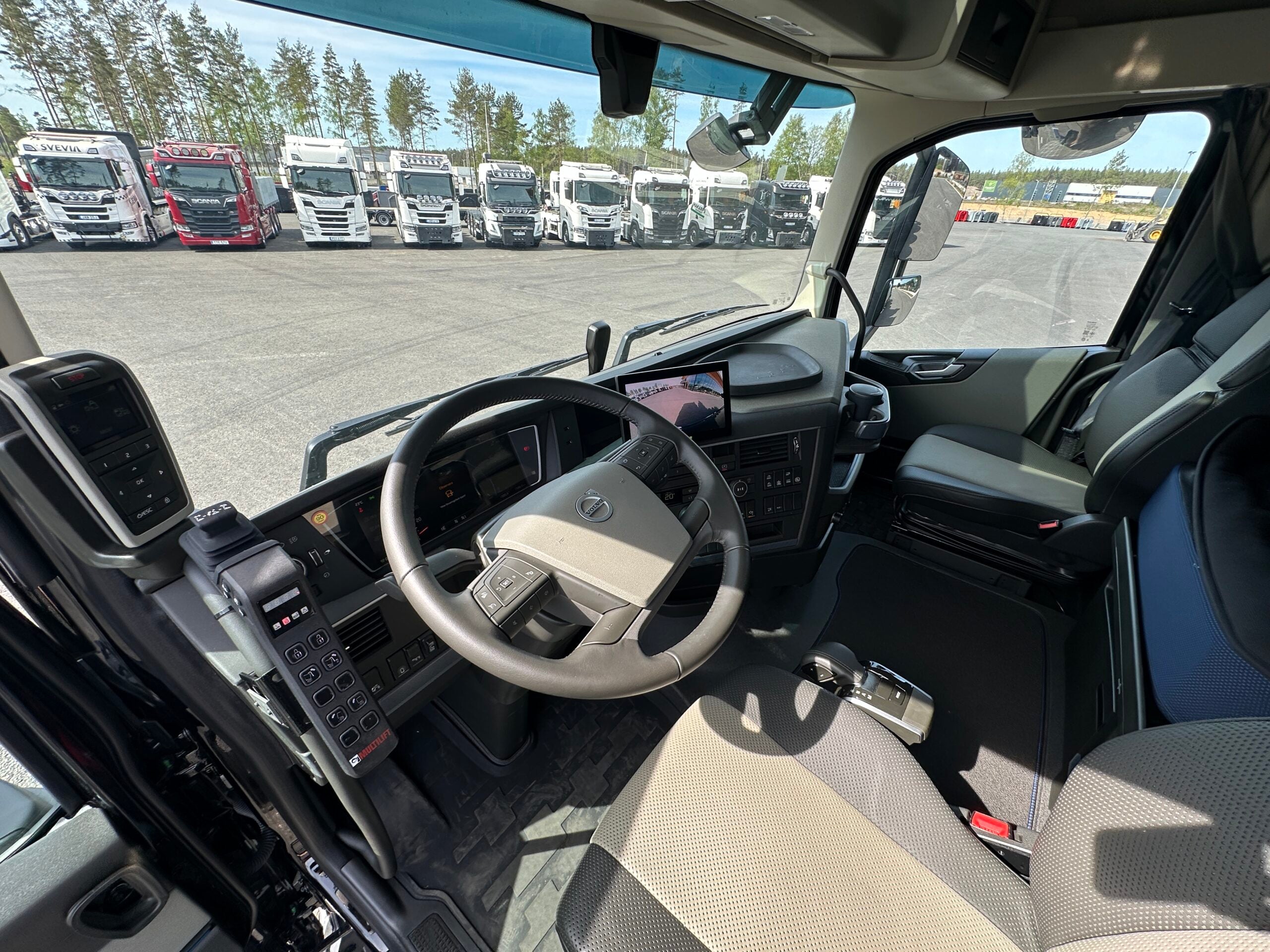Volvo FH500 Tridem kranväxlare Hiab 408 E6 med jibb