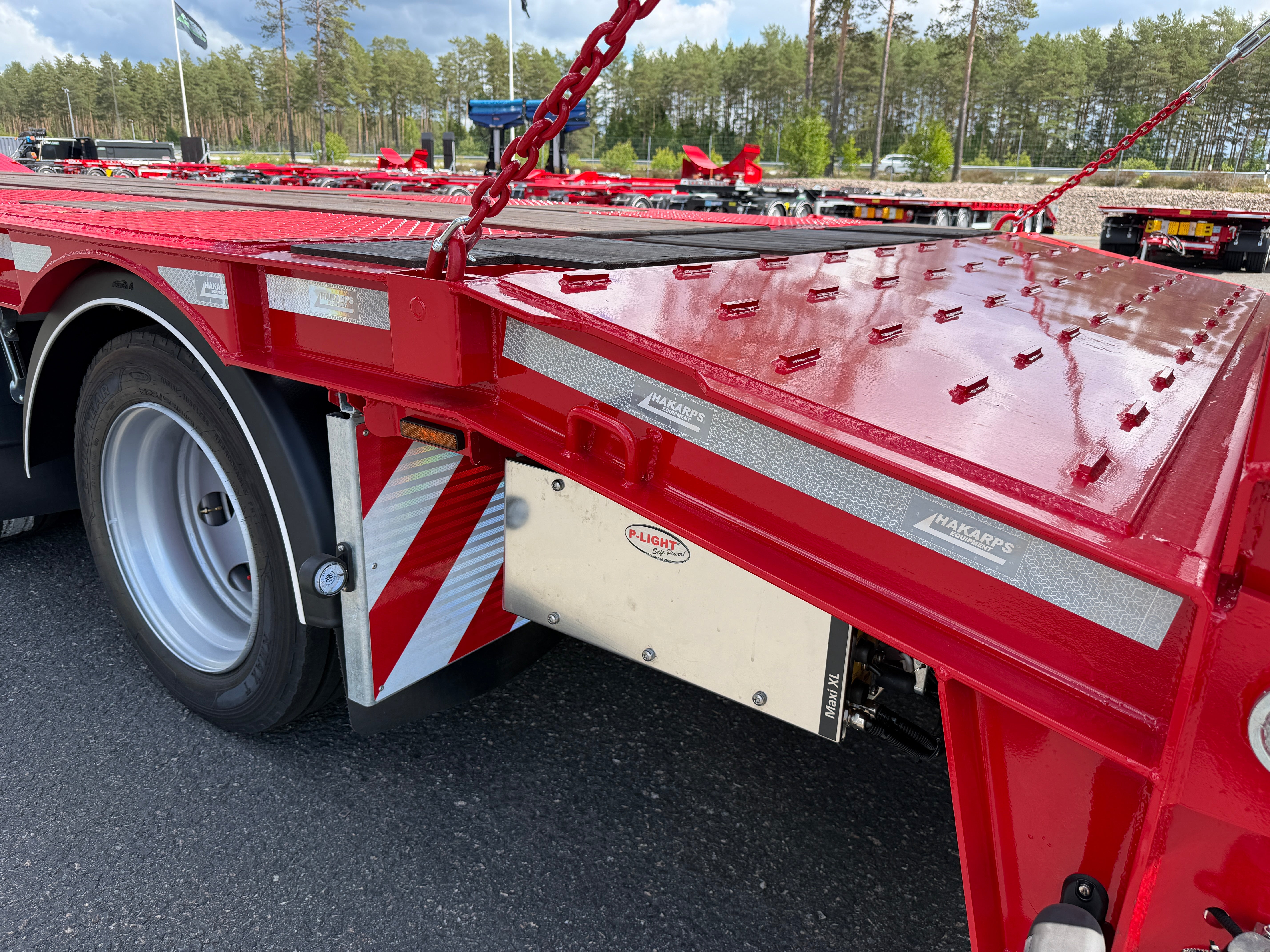 5 axlad 42 tons maskinvagn med hydraulisk ramp fullbredd