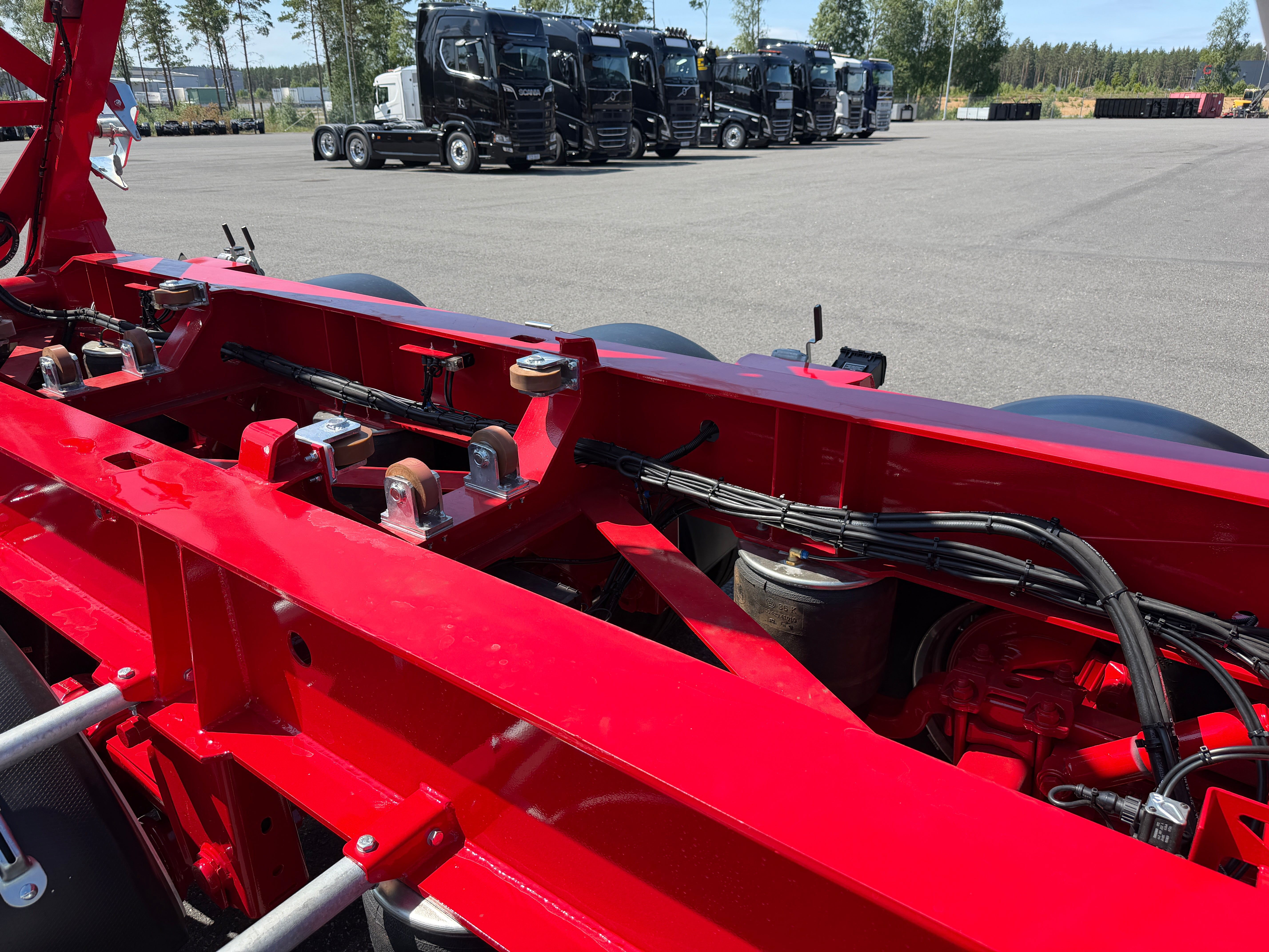 5 axlad 42 tons lastväxlarvagn 2 flak med skjutkolv + tipp