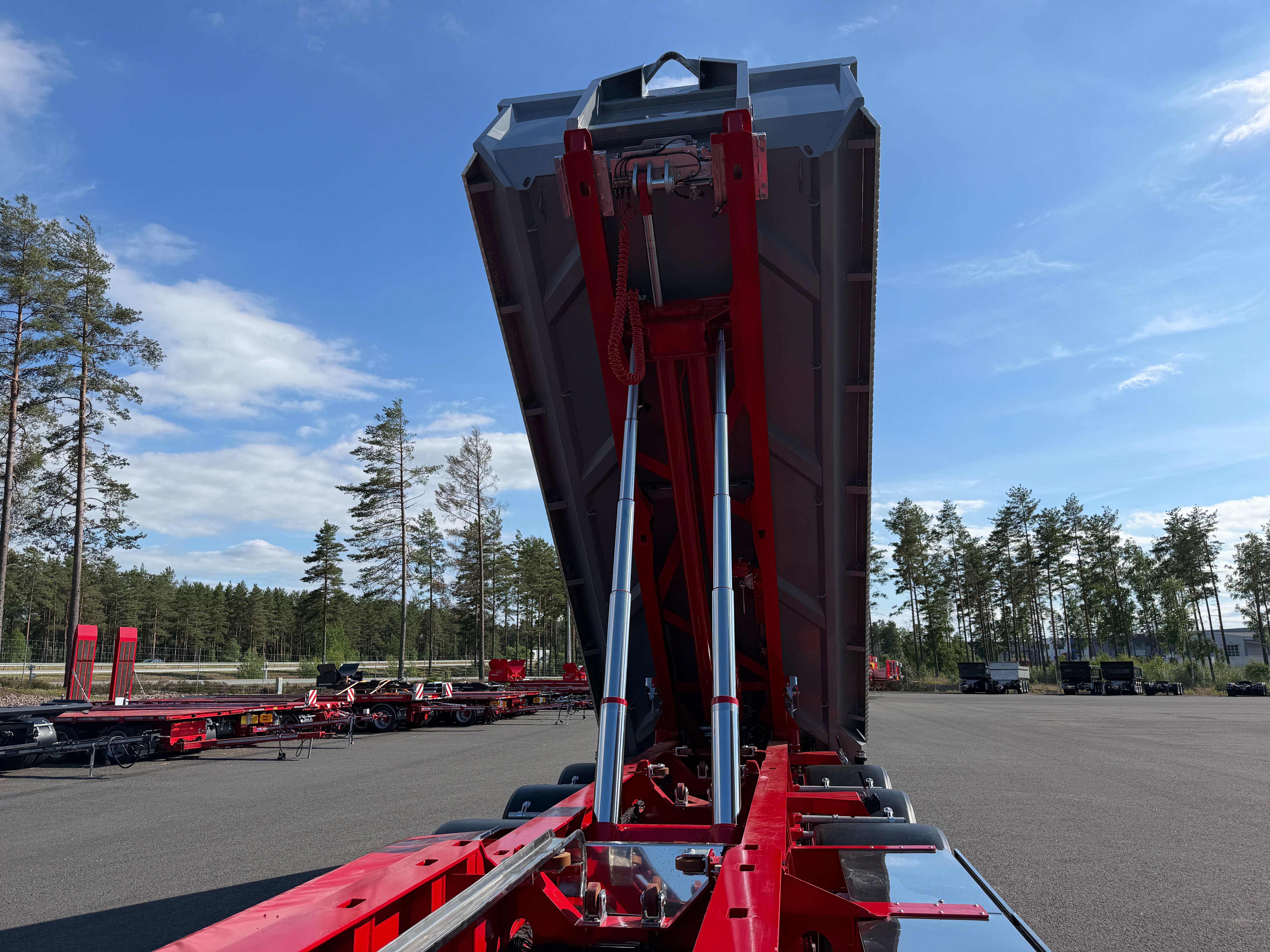 5 axlad 42 tons lastväxlarvagn 2 flak med skjutkolv + tipp
