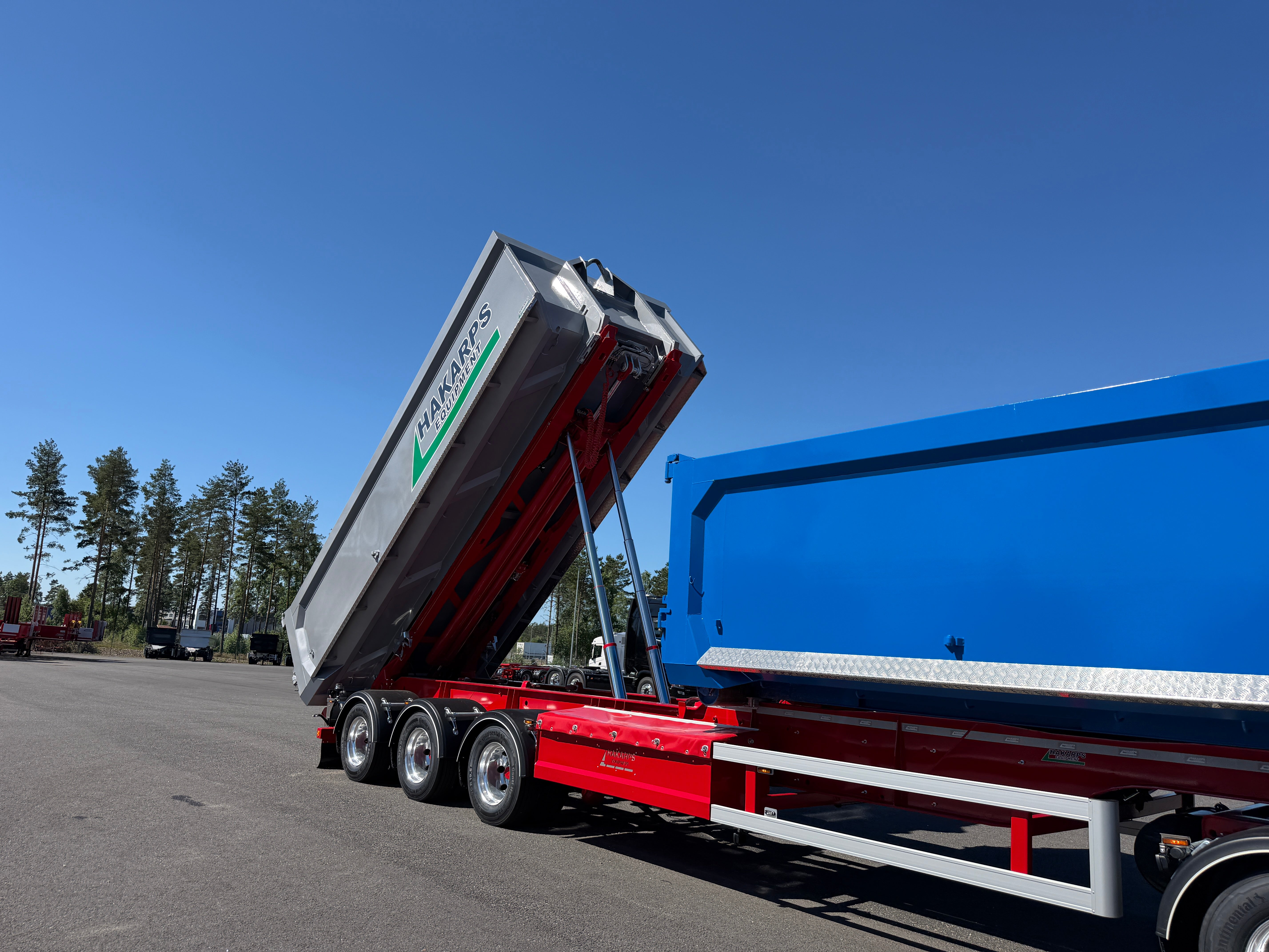 5 axlad 42 tons lastväxlarvagn 2 flak med skjutkolv + tipp