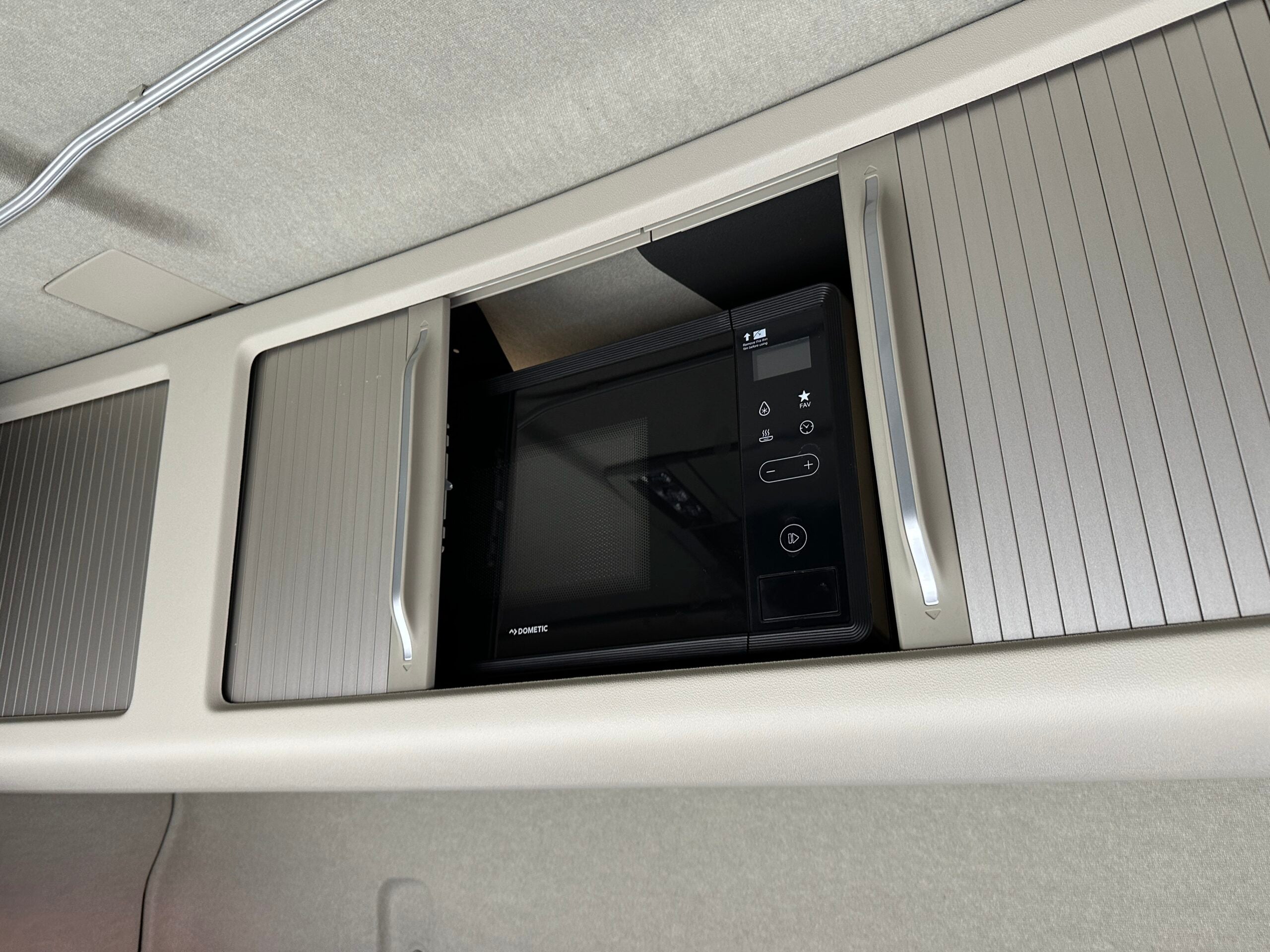 Volvo FH16 550 Tridem lastväxlare fullt plogutrustad med vridbart underbett