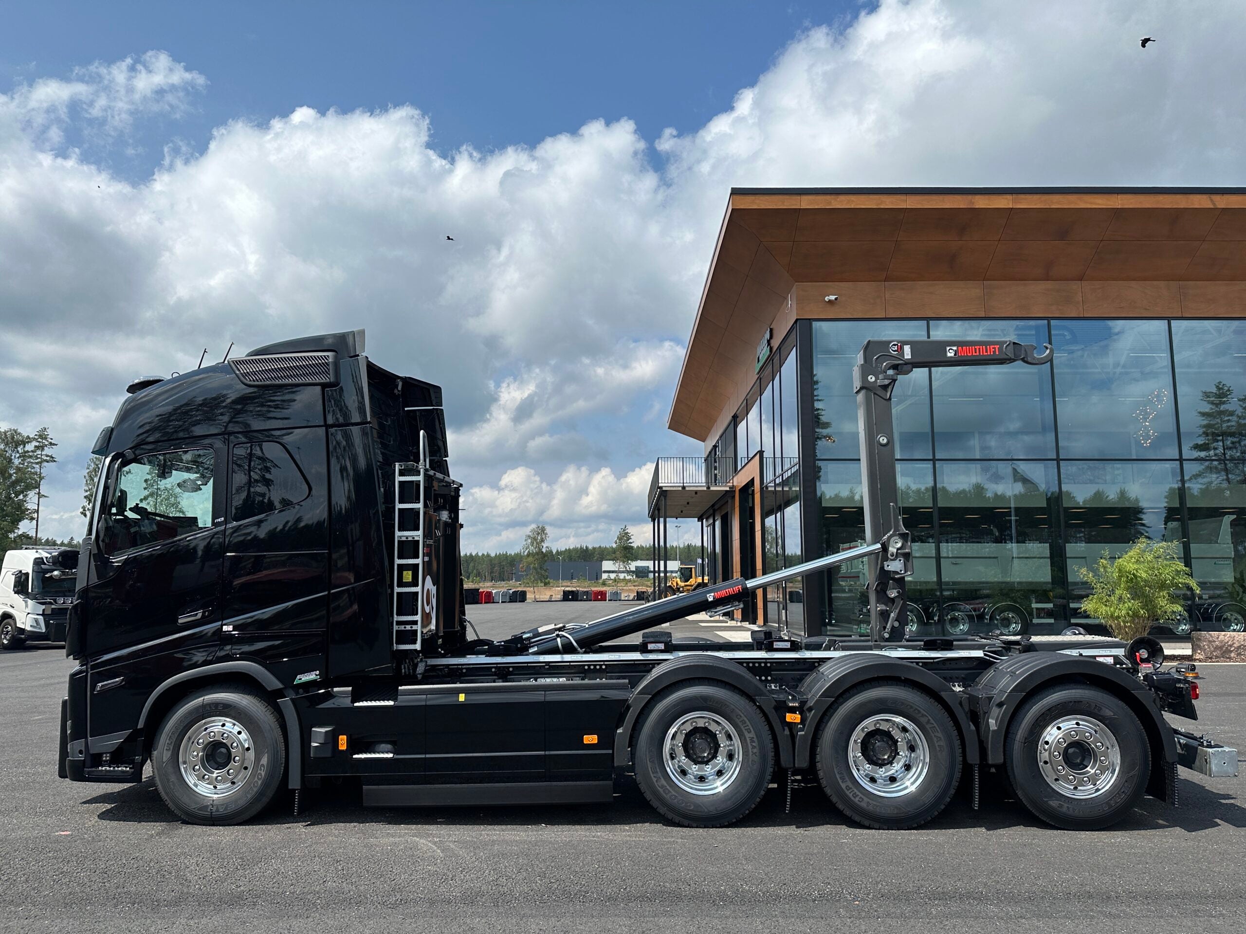 Volvo FH16 550 Tridem lastväxlare fullt plogutrustad