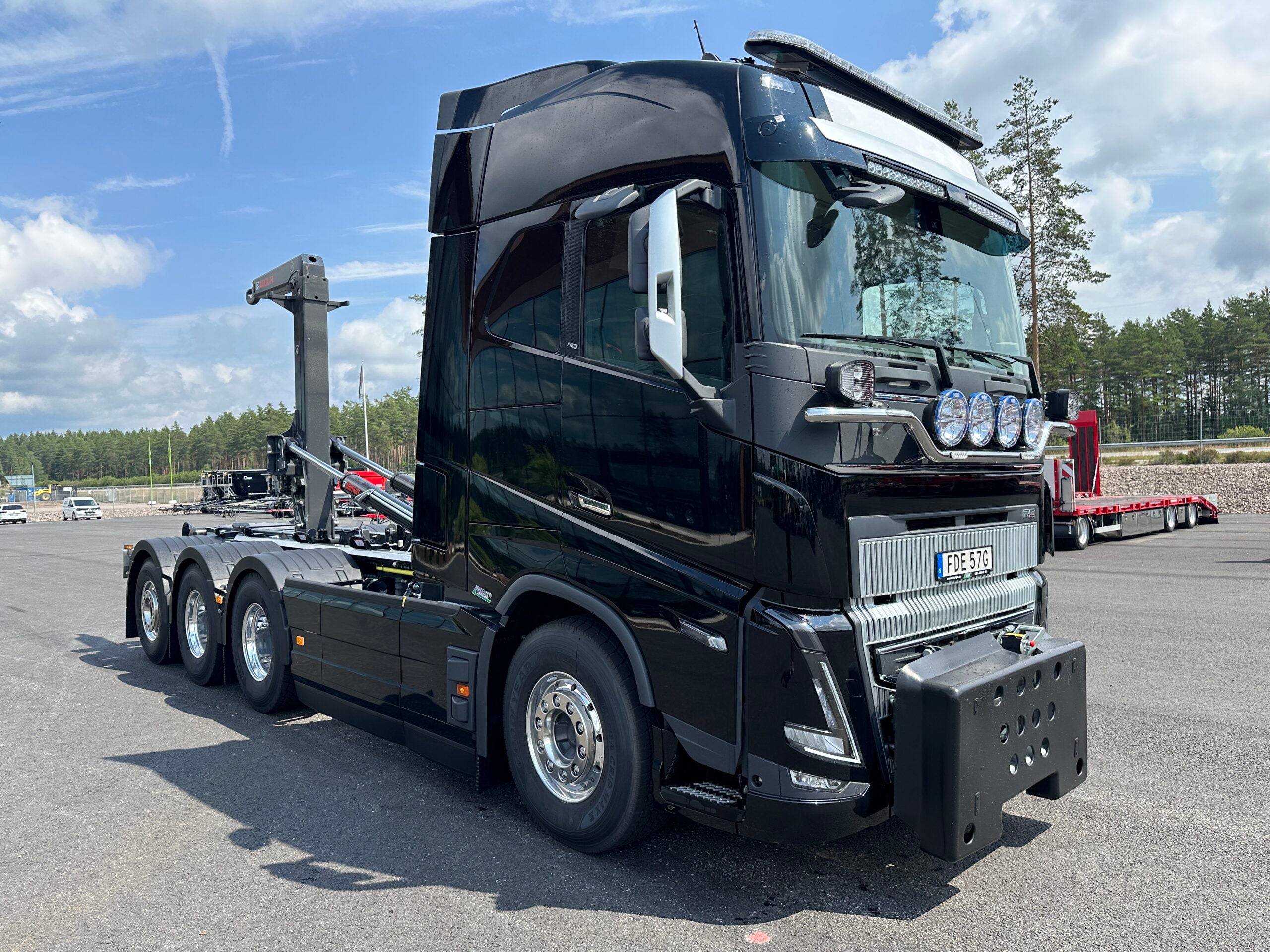 Volvo FH16 550 Tridem lastväxlare fullt plogutrustad