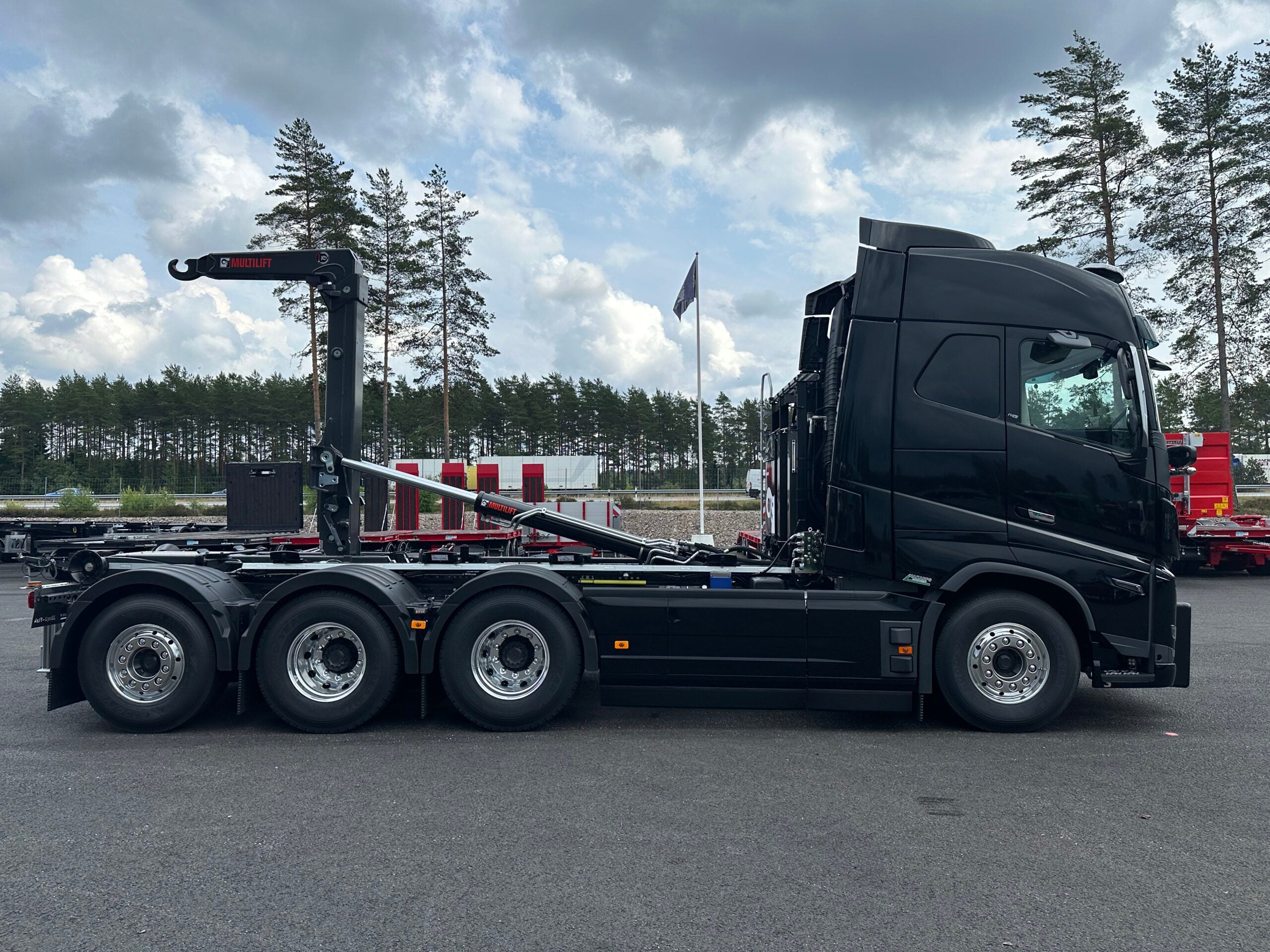 Volvo FH16 550 Tridem lastväxlare fullt plogutrustad