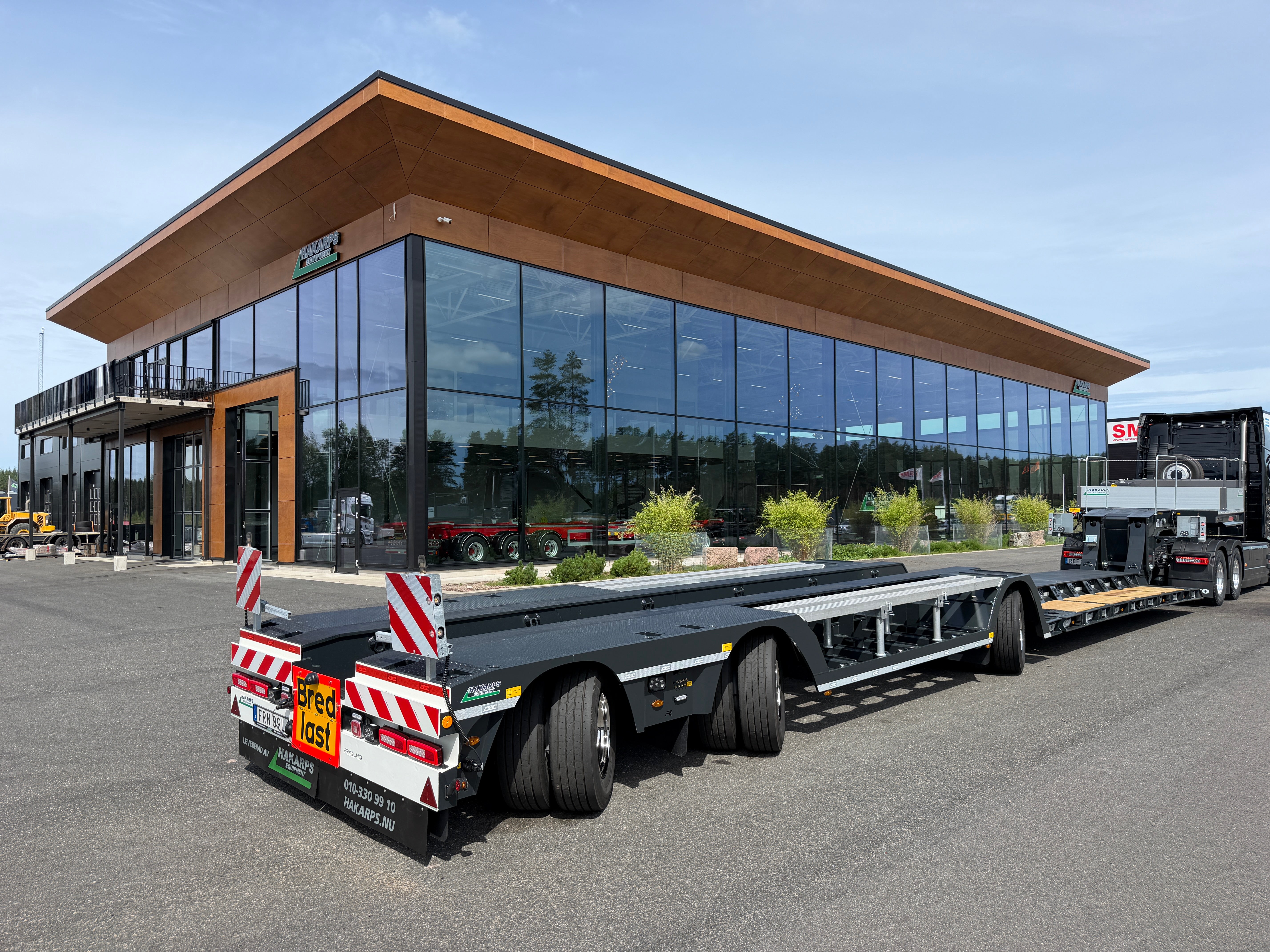3 axlad ROJO maskintrailer avbröstningsbar svanhals fullstyrd