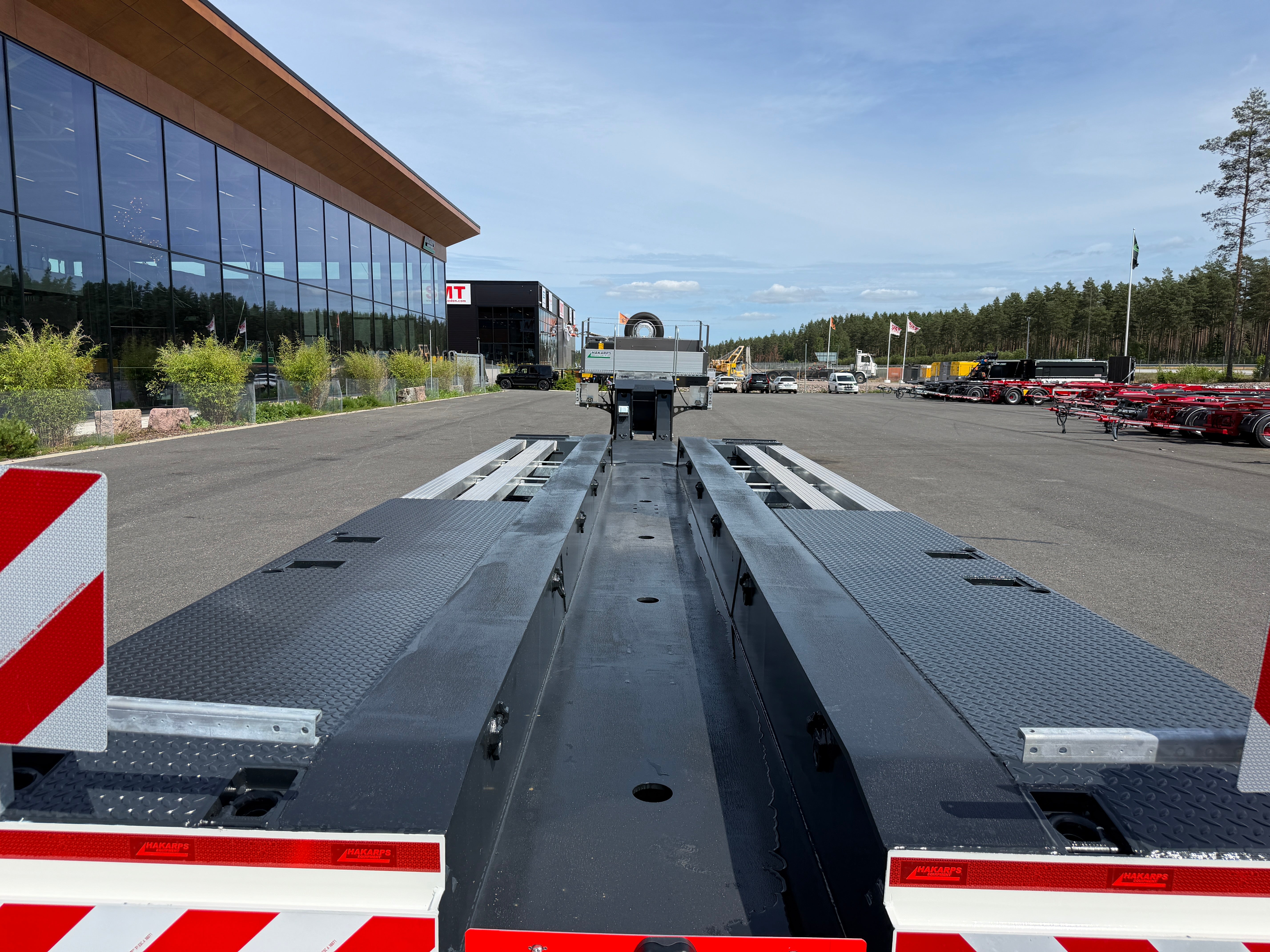 3 axlad ROJO maskintrailer avbröstningsbar svanhals fullstyrd