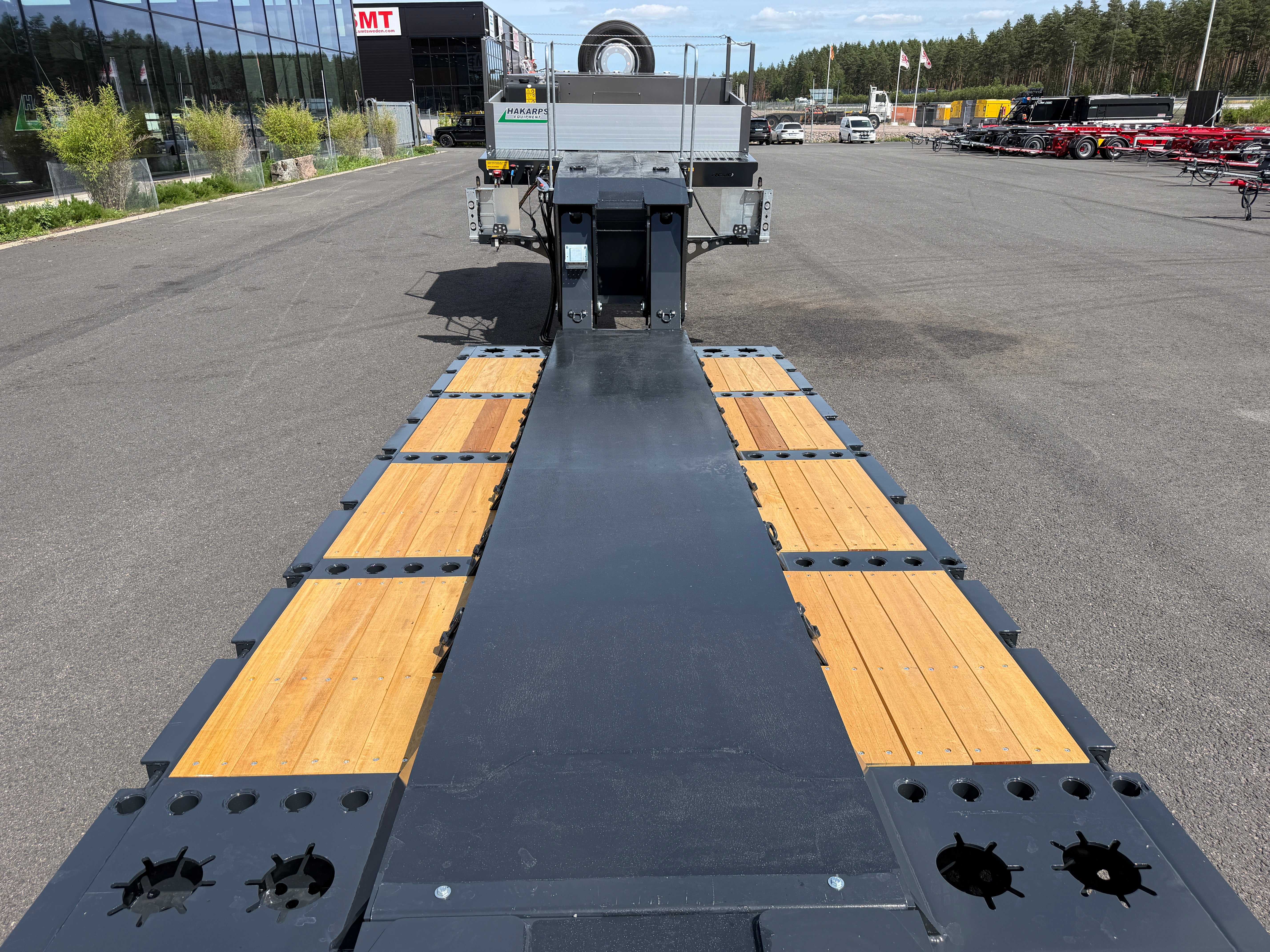 3 axlad ROJO maskintrailer avbröstningsbar svanhals fullstyrd
