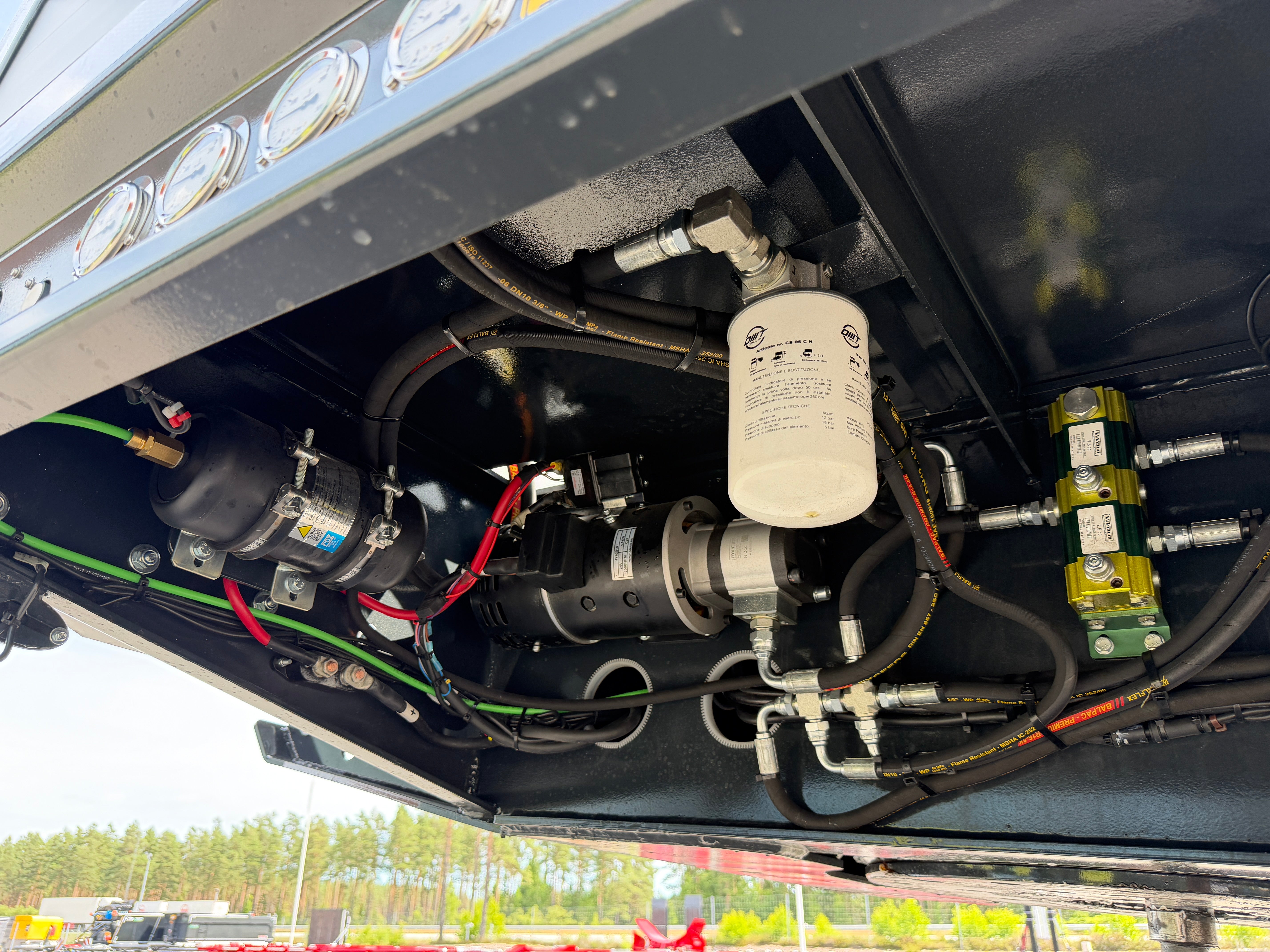 3 axlad ROJO maskintrailer avbröstningsbar svanhals fullstyrd