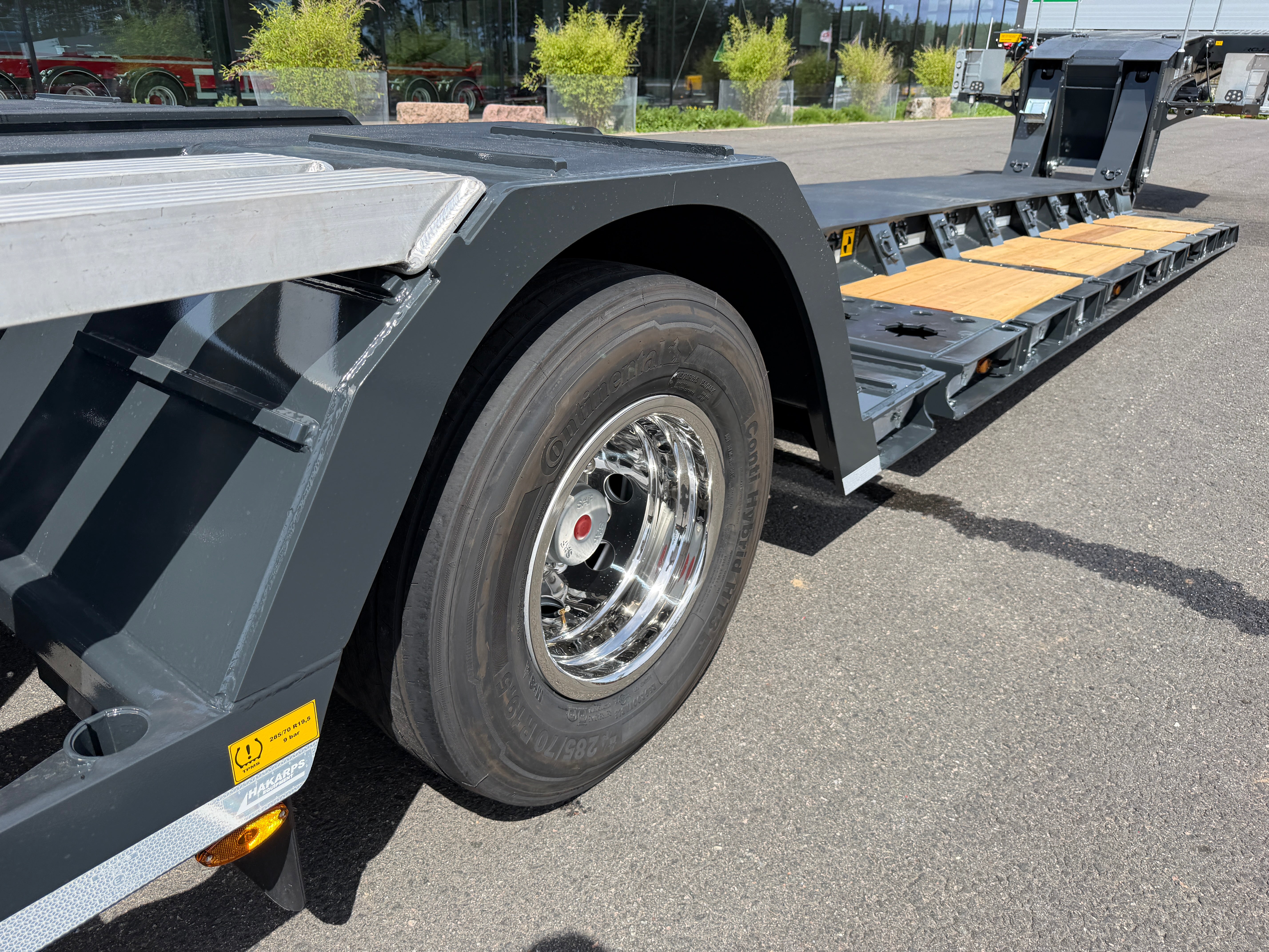 3 axlad ROJO maskintrailer avbröstningsbar svanhals fullstyrd