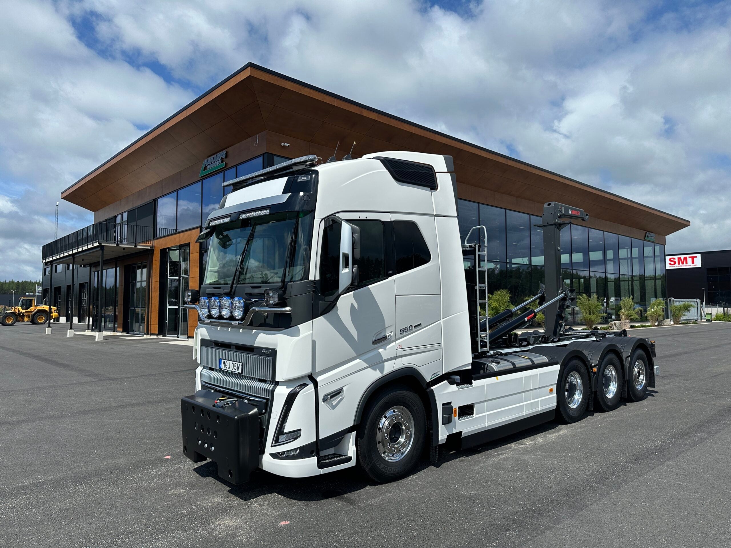 Volvo FH16 550 Tridem lastväxlare fullt plogutrustad med vridbart underbett