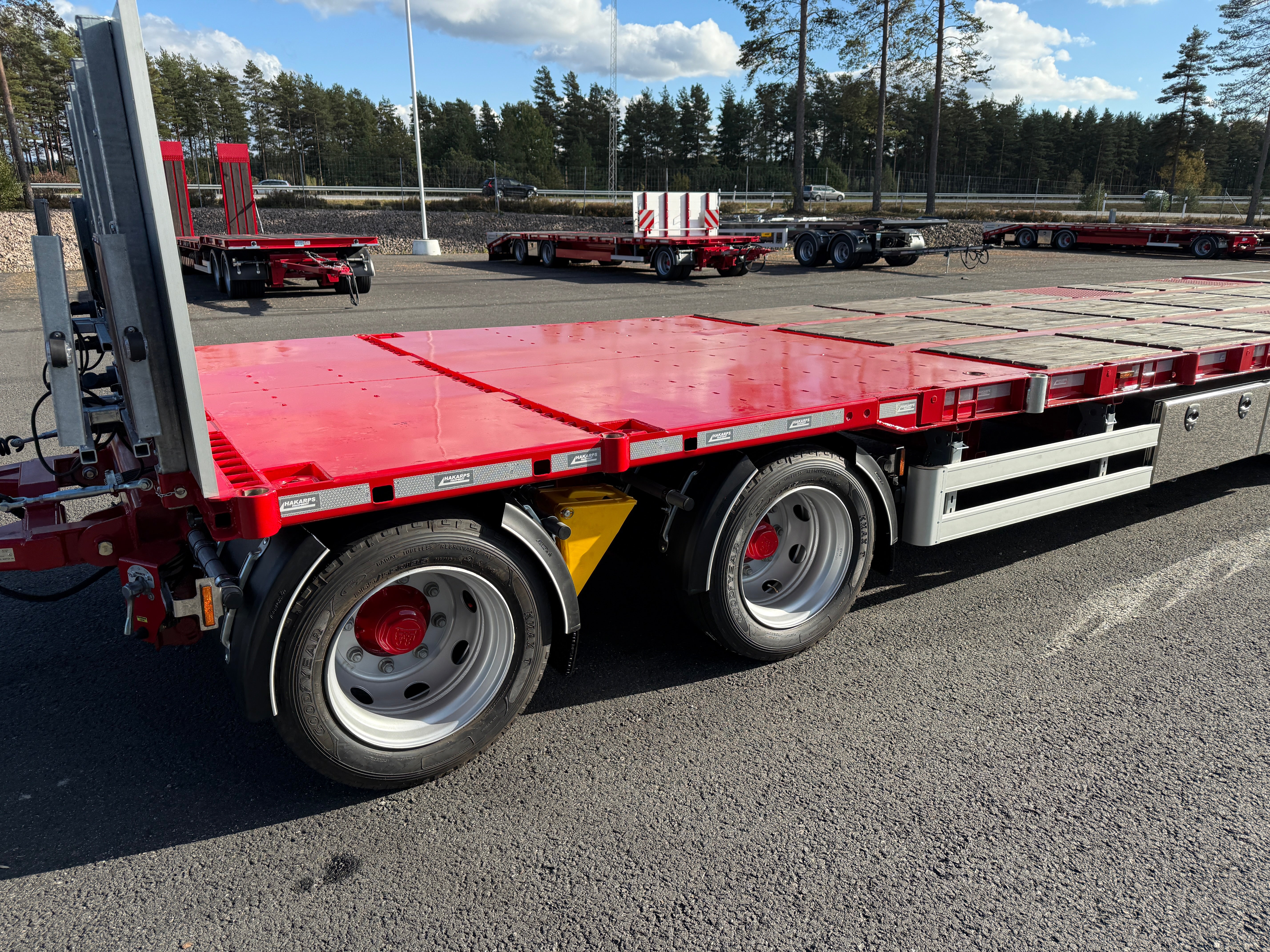 4 axlad 38 tons bodvagn 910mm hög, 10.500mm flakyta