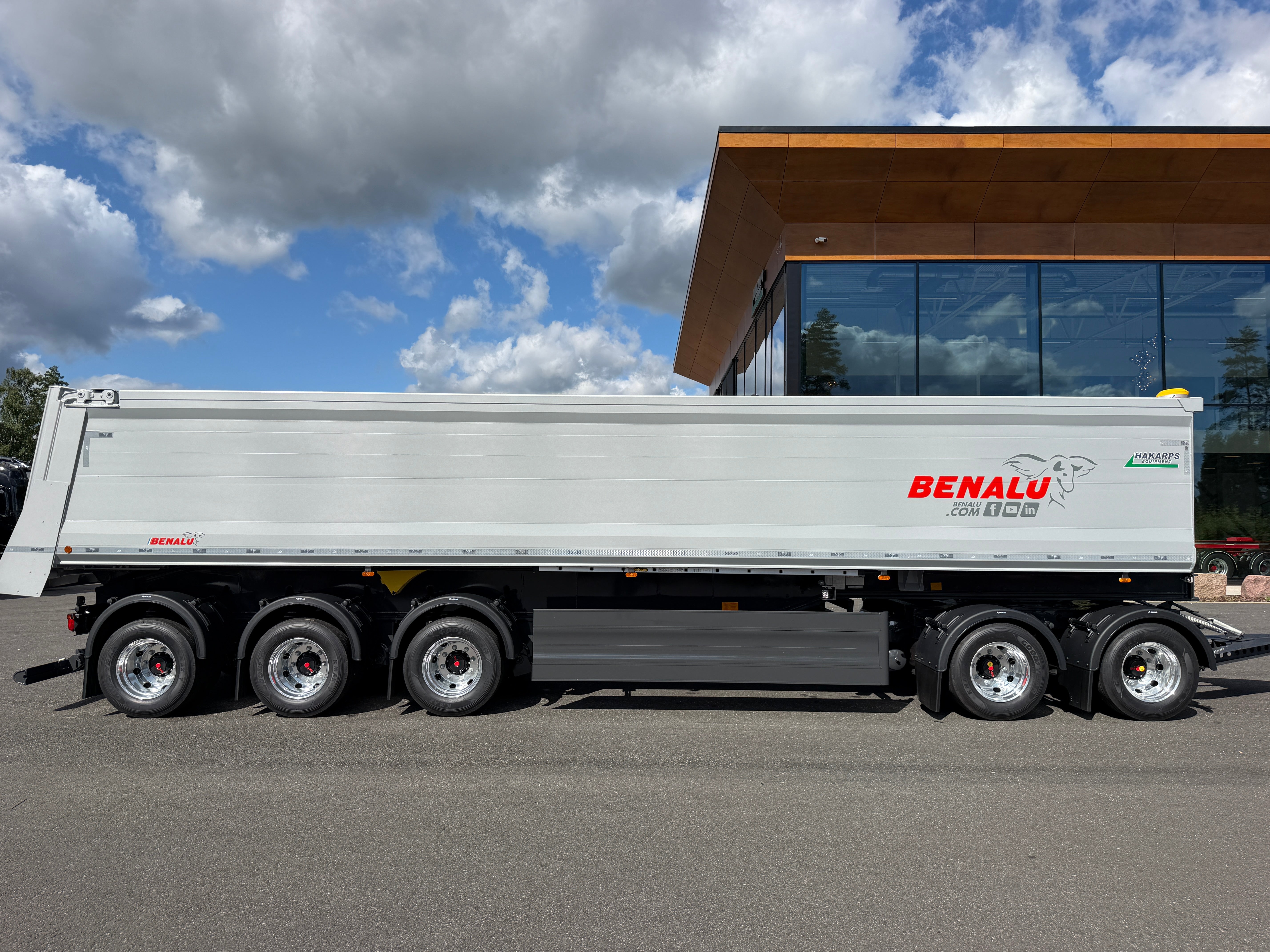 Benalu 5 axlad 42 tons tippvagn med dubbelmontage