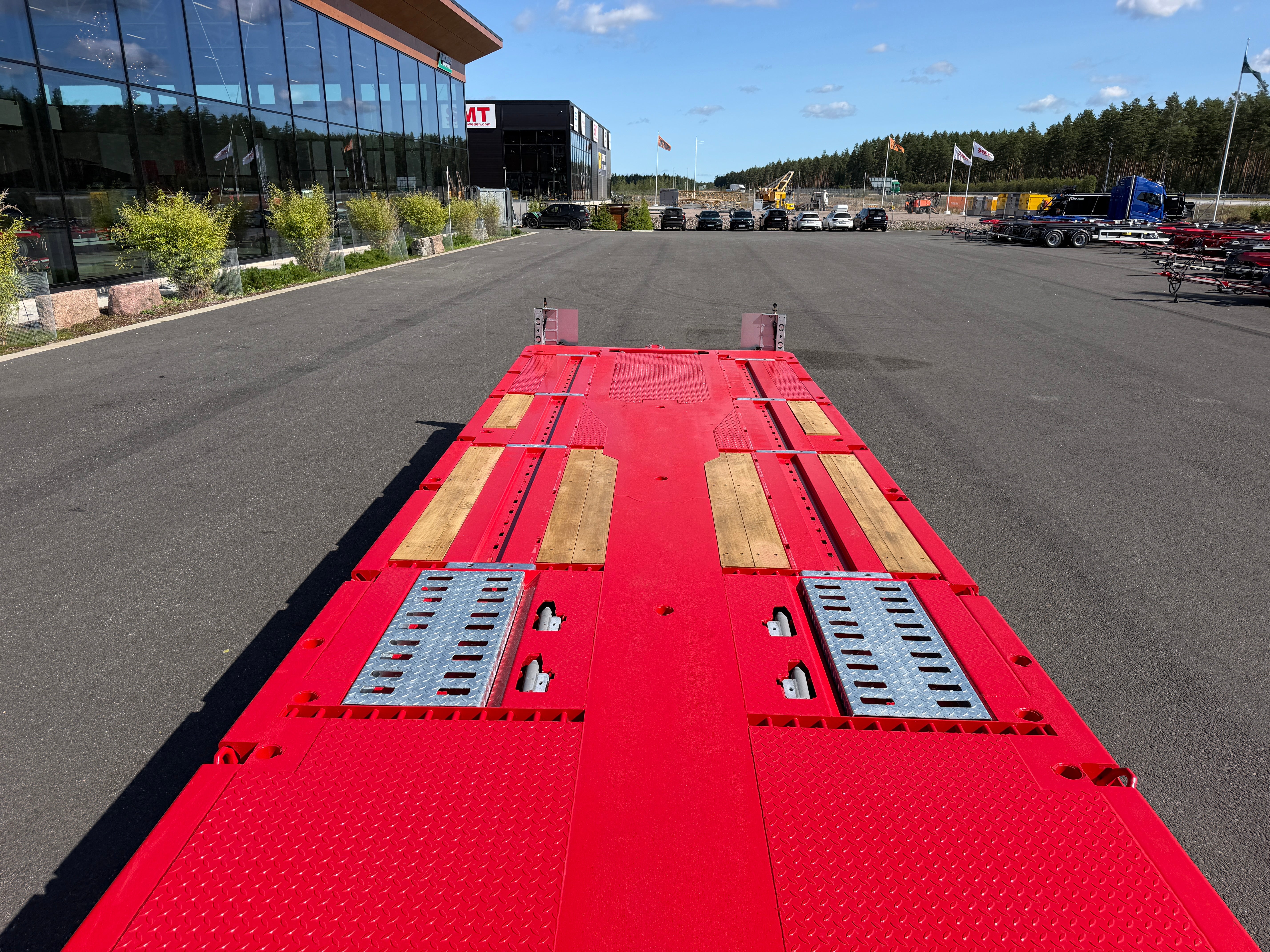 5 axlad 42 tons plan maskinvagn med uppvikbar ramp