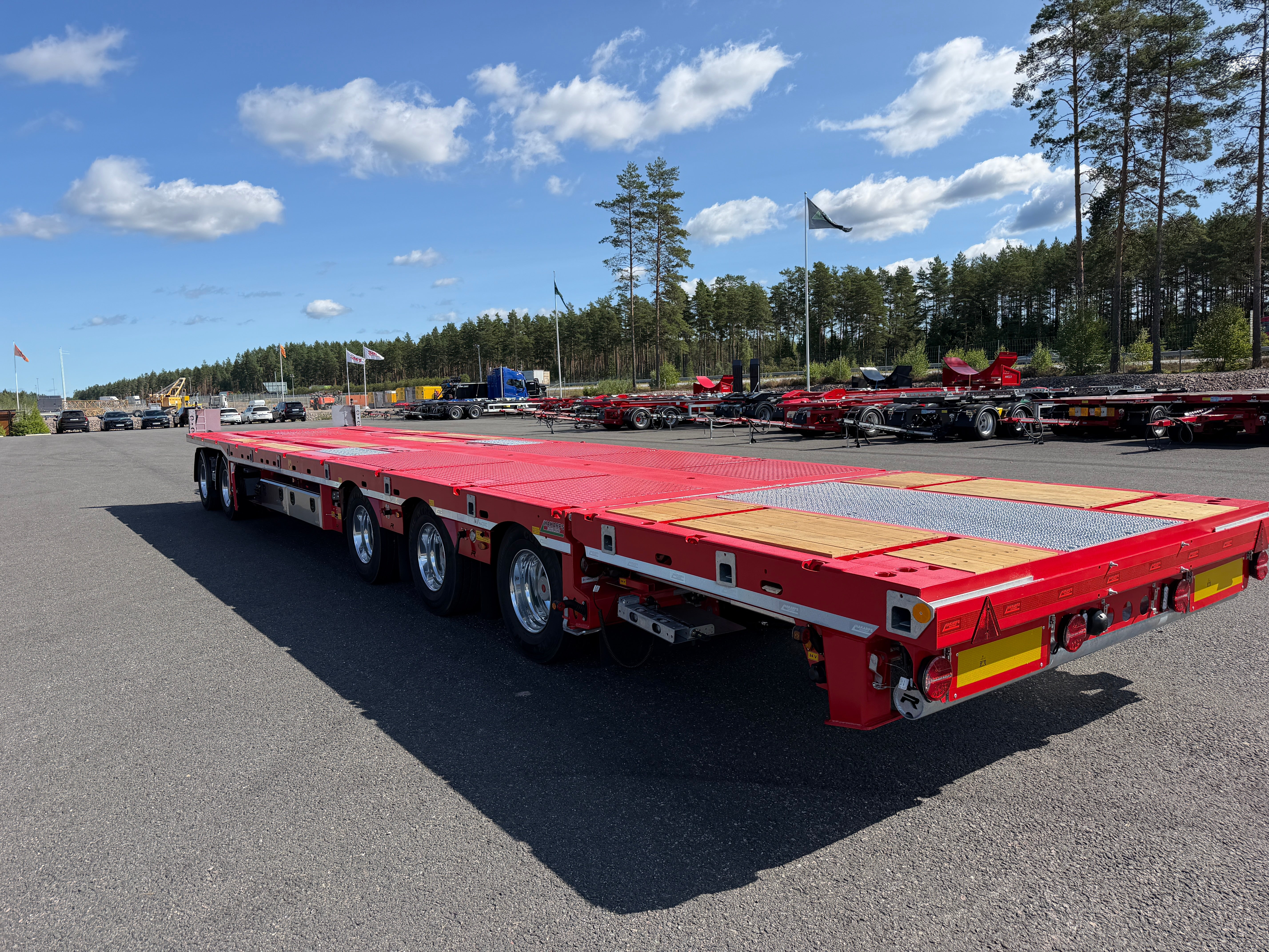 5 axlad 42 tons plan maskinvagn med uppvikbar ramp