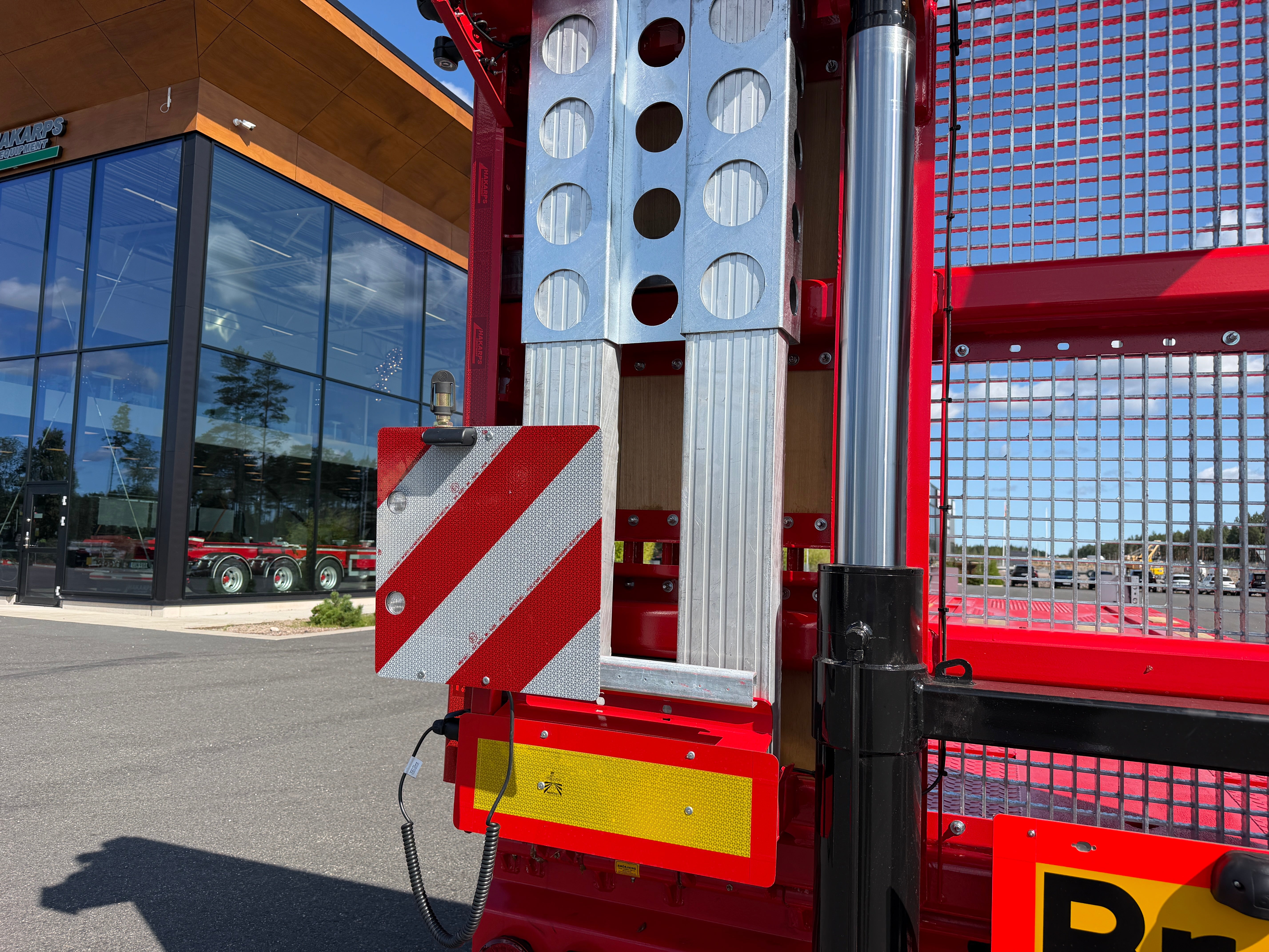 5 axlad 42 tons plan maskinvagn med uppvikbar ramp