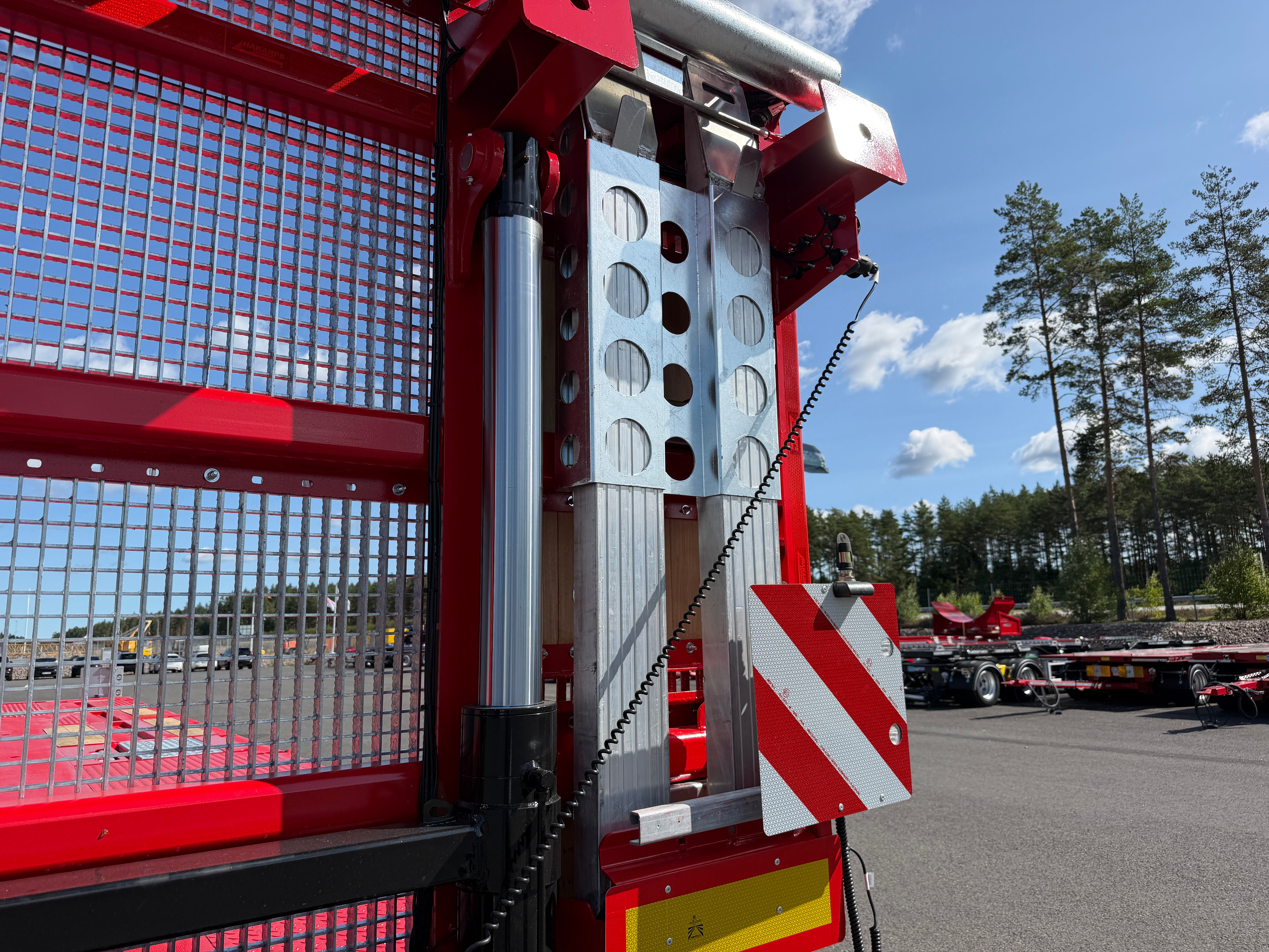 5 axlad 42 tons plan maskinvagn med uppvikbar ramp