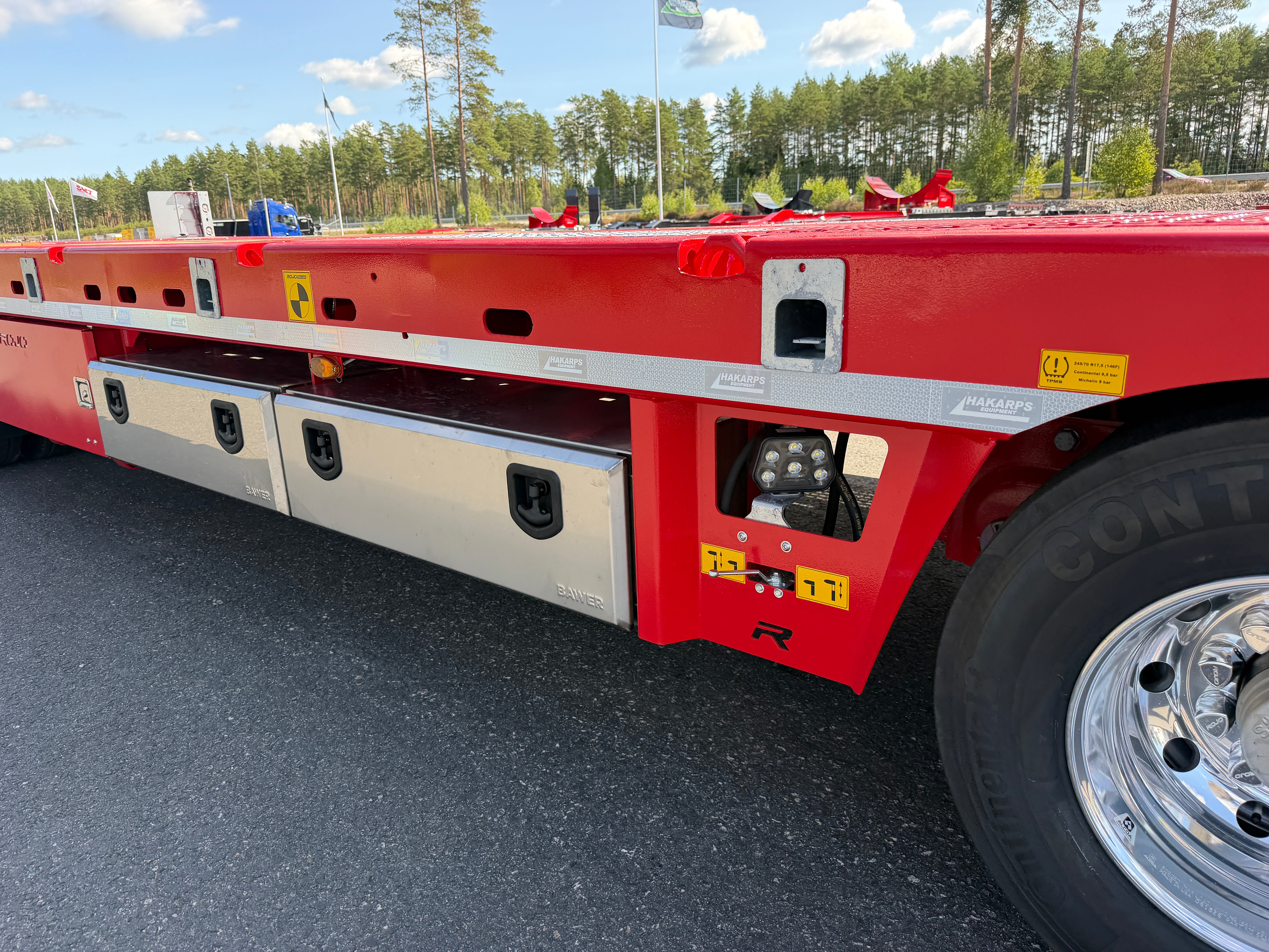 5 axlad 42 tons plan maskinvagn med uppvikbar ramp