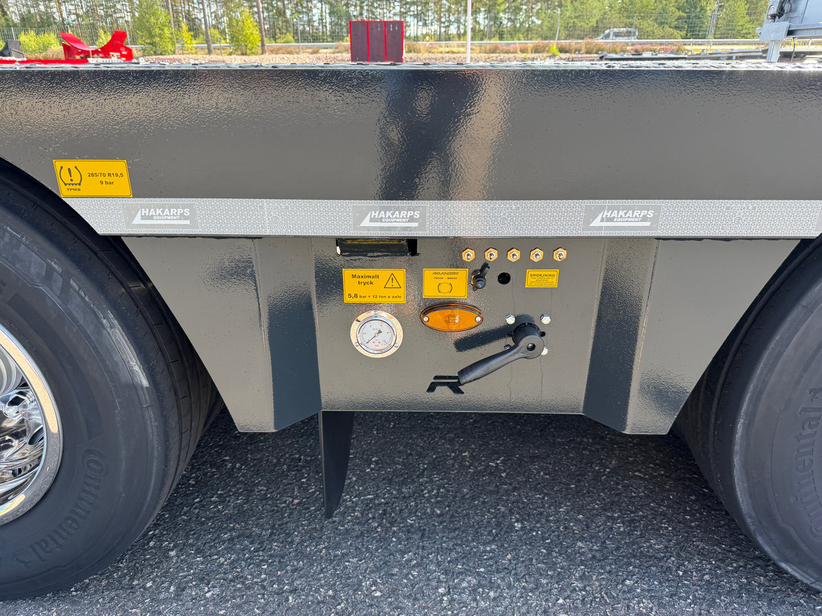 4 axlad ROJO maskintrailer avbröstningsbar svanhals med trumbon