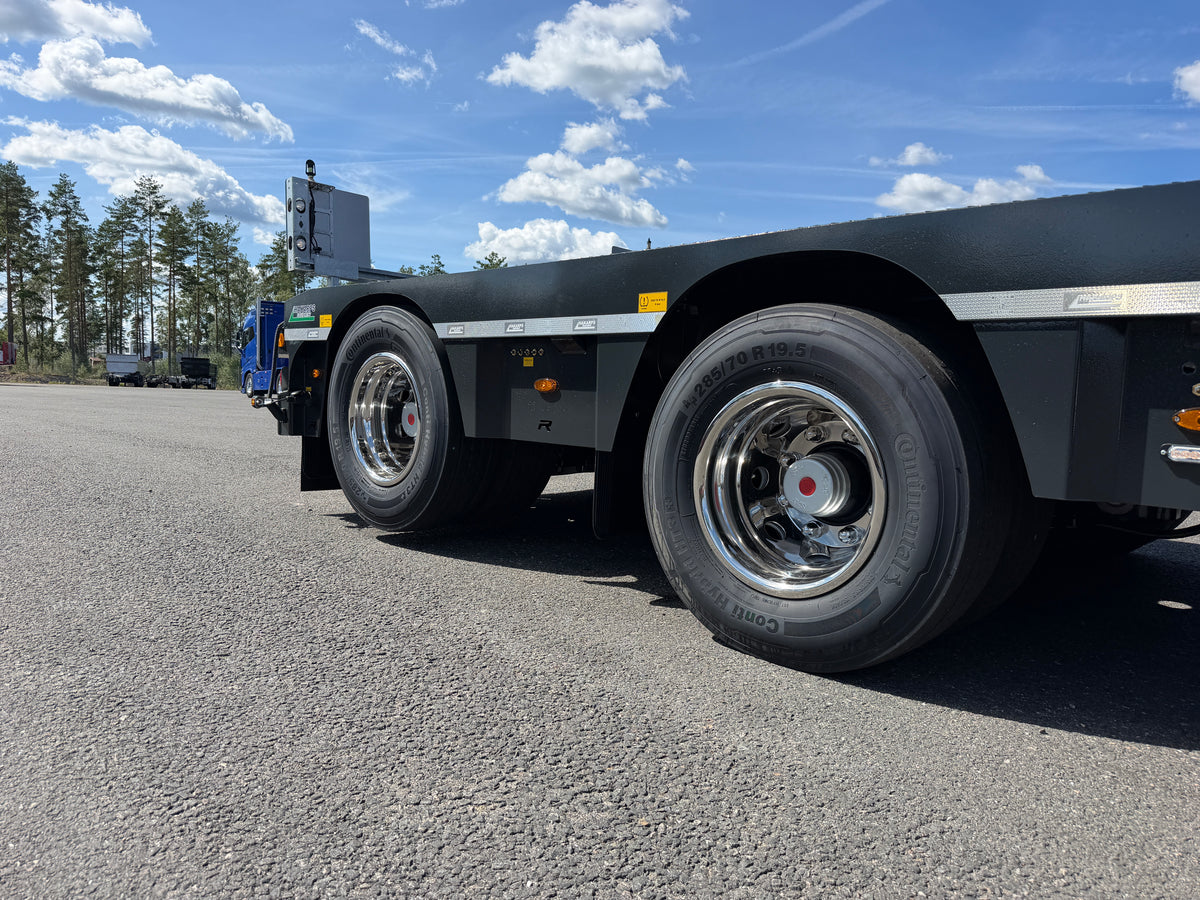 4 axlad ROJO maskintrailer avbröstningsbar svanhals med trumbon