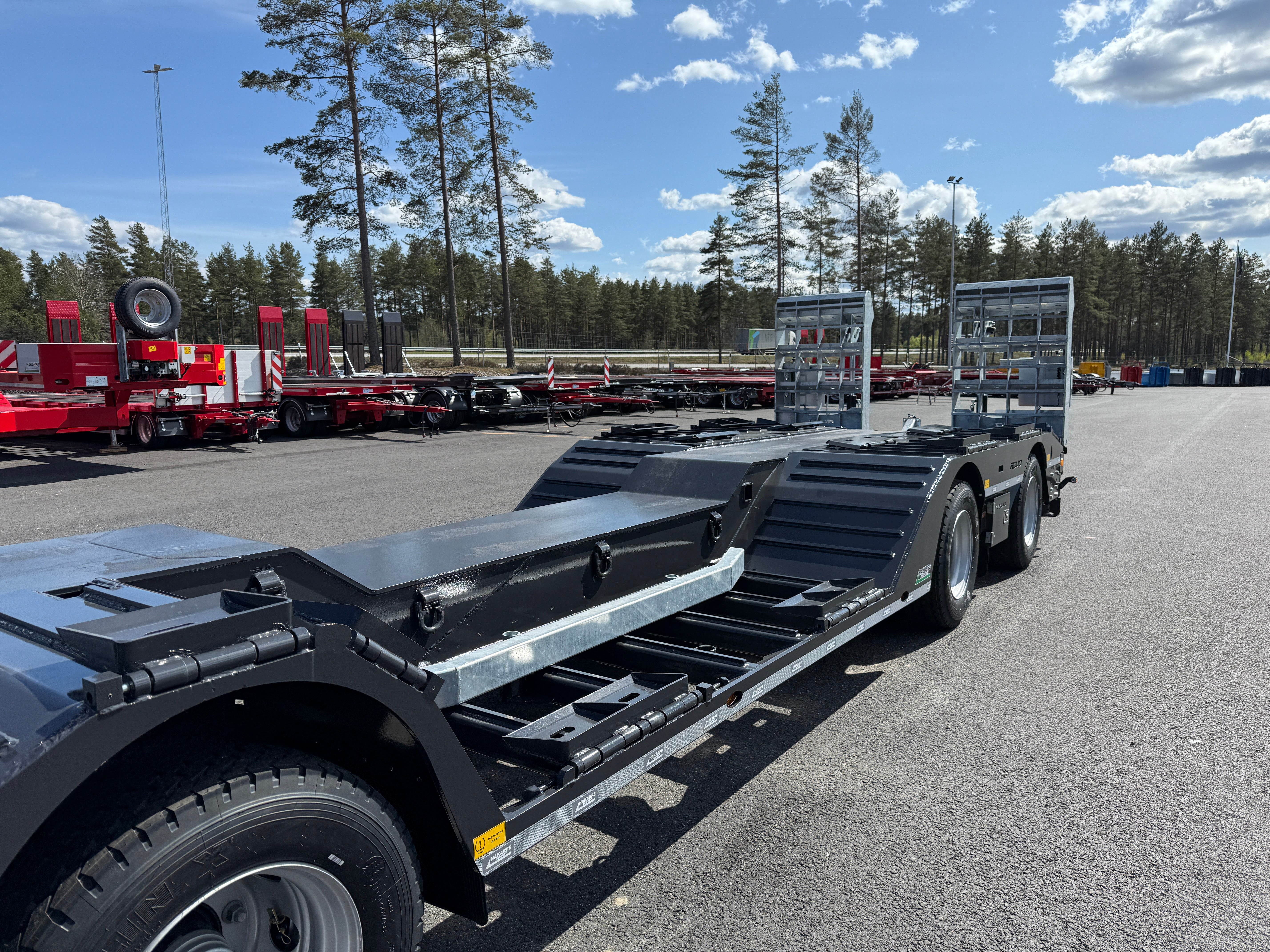 3 axlad ROJO skogsmaskinstrailer