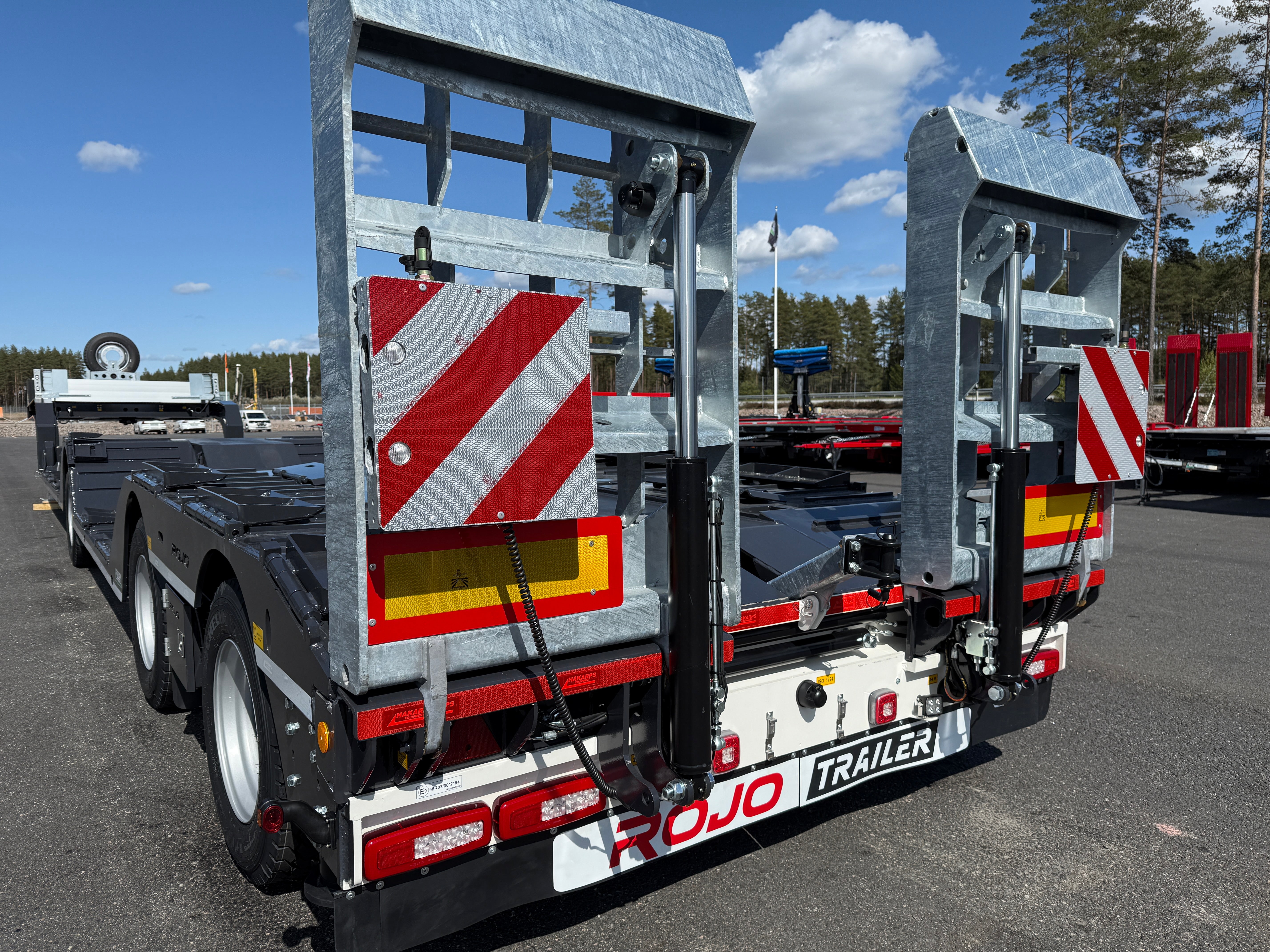 3 axlad ROJO skogsmaskinstrailer