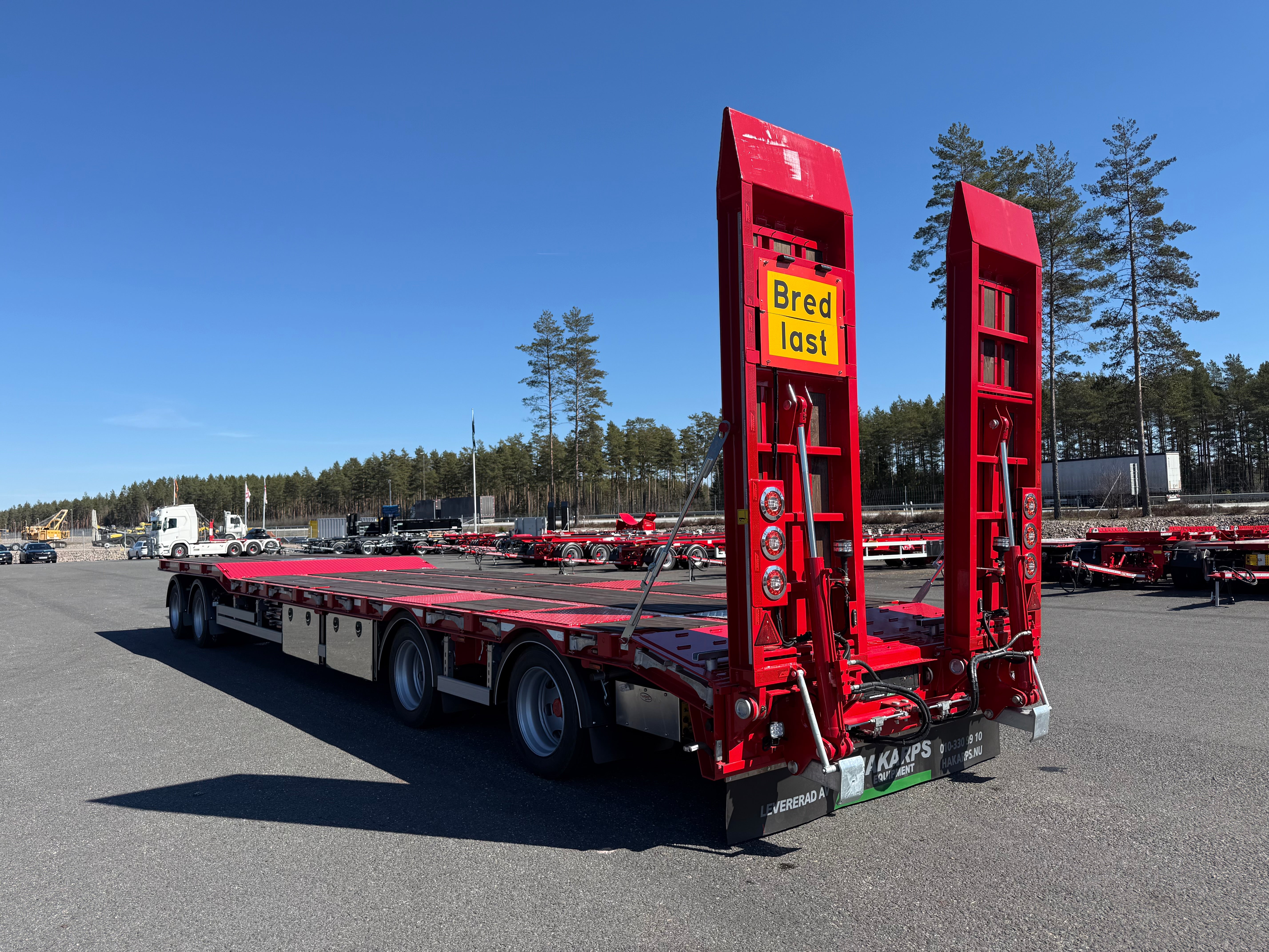 4 axlad 38 tons maskinvagn med hydrauliska ramper
