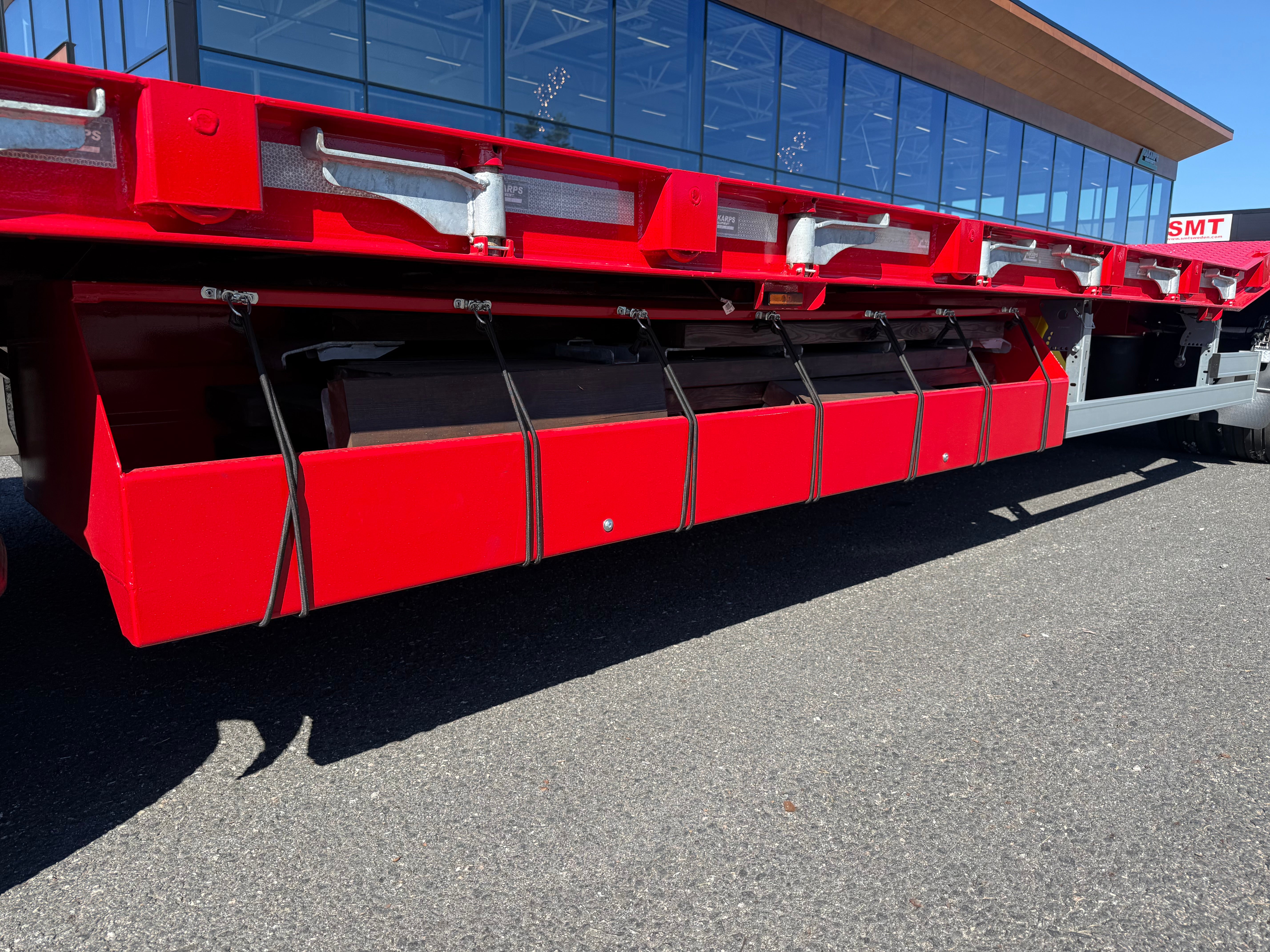 4 axlad 38 tons maskinvagn med hydrauliska ramper