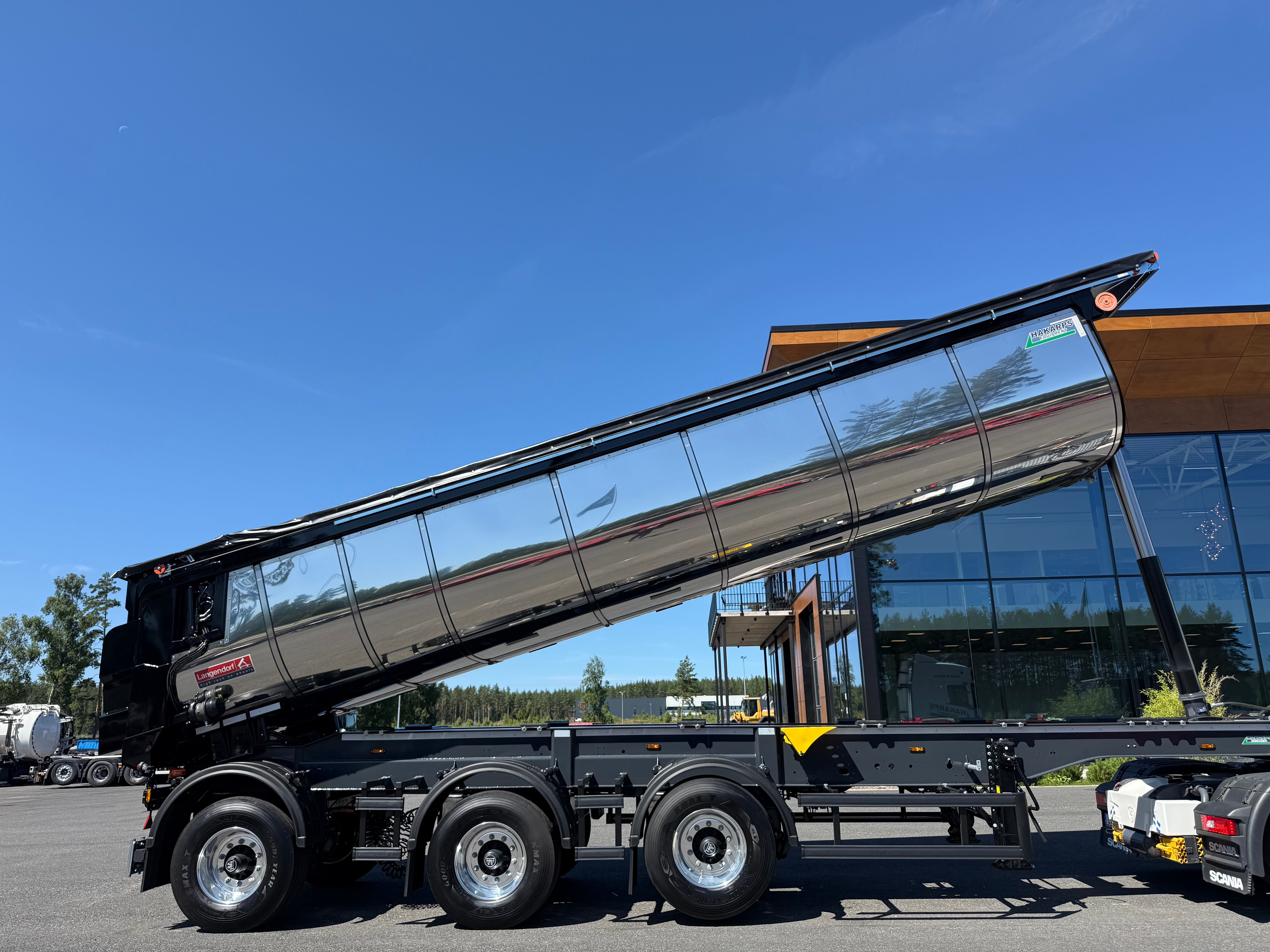 3 axlad Langendorf - Asfaltstrailer med skjutbar sista axel