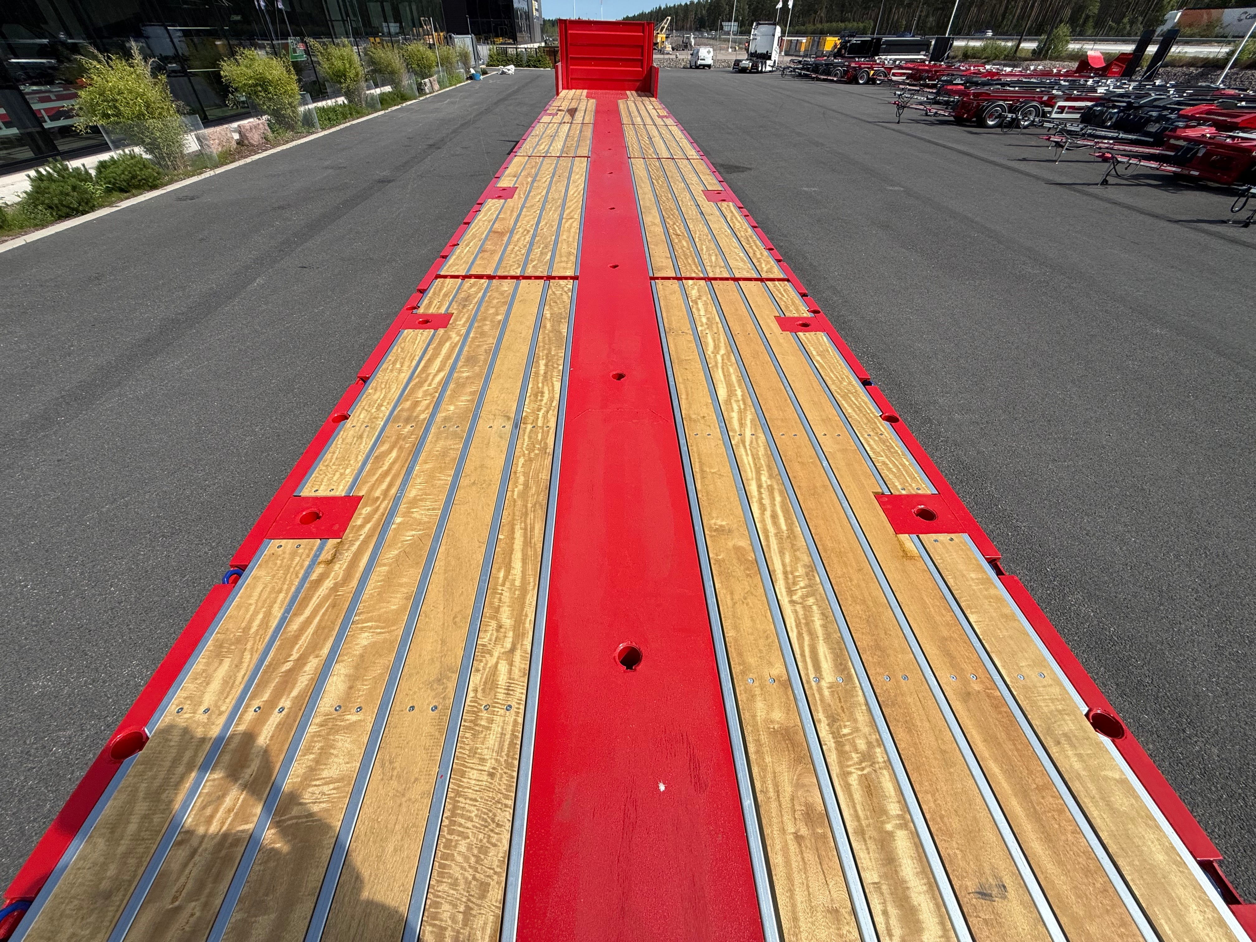 Hakarps - ROJO 4 axlad 18,5m rak trailer, styrning axl 2,3,4