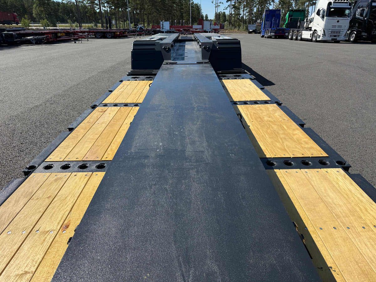 4 axlad ROJO maskintrailer avbröstningsbar svanhals med trumbon