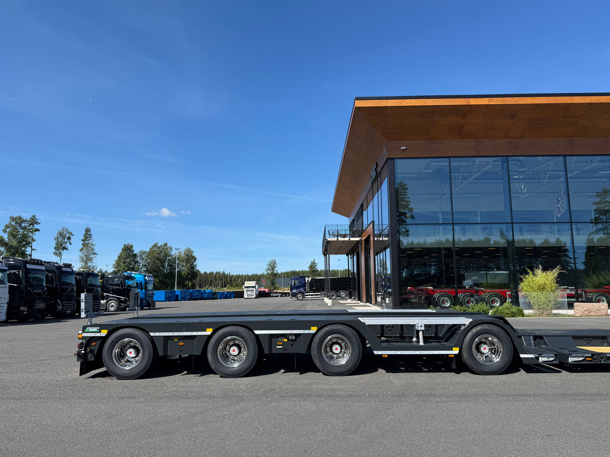 4 axlad ROJO maskintrailer avbröstningsbar svanhals med trumbon