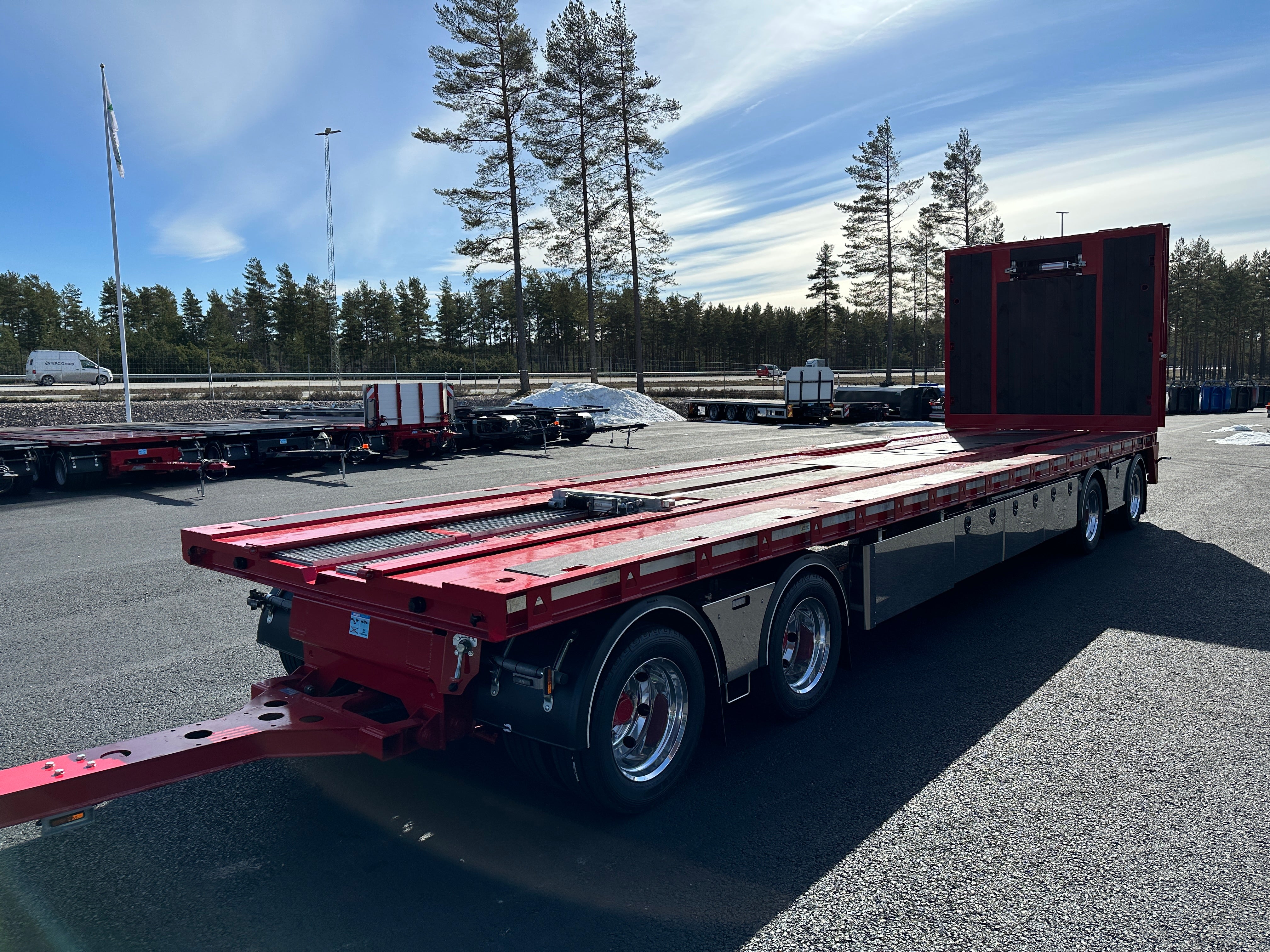 4 axlad 38 tons maskinvagn / lastväxlarvagn kombi med hydraulisk skjutkolv