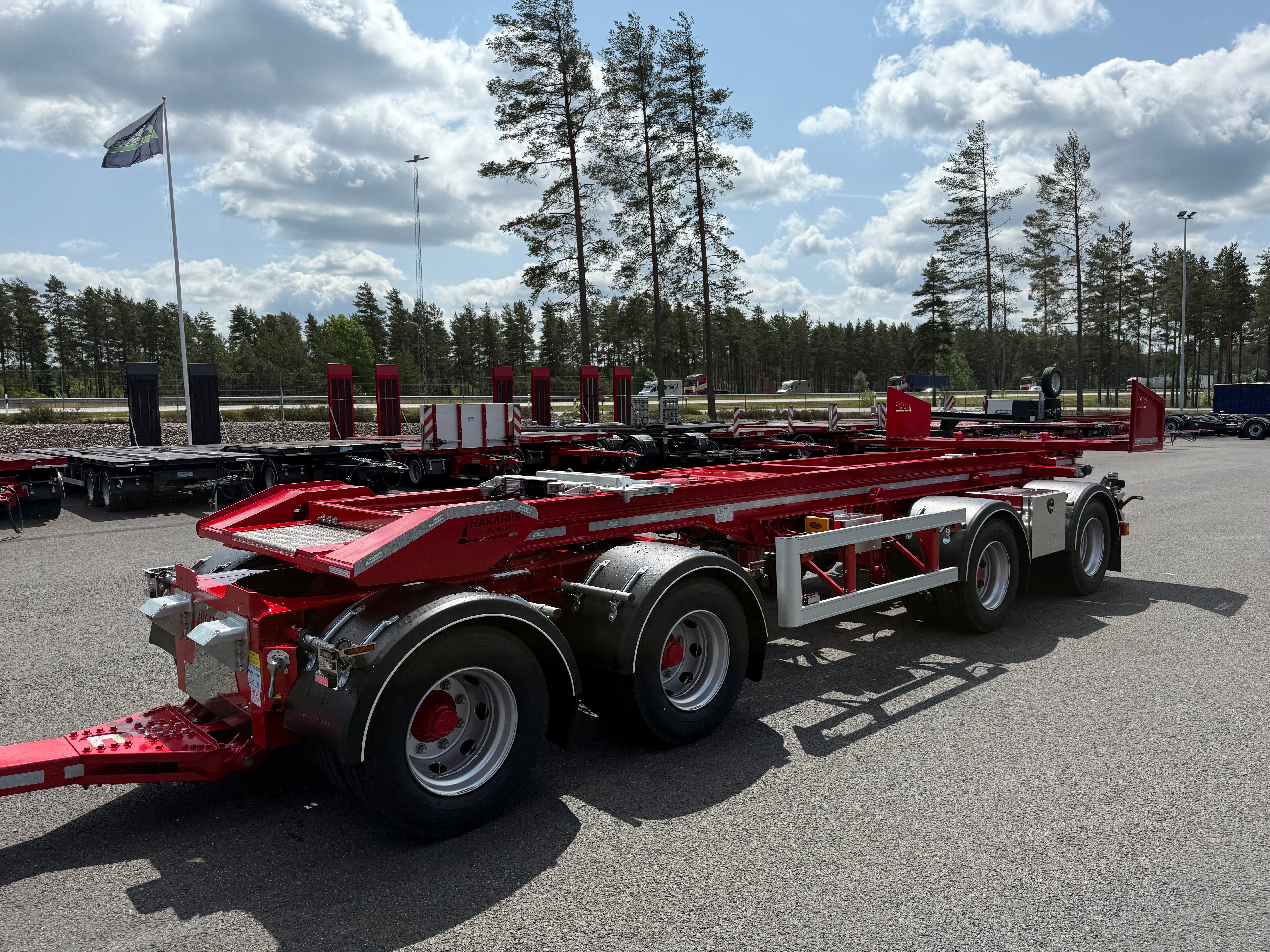 4 axlad 38 tons lastväxlarvagn med tipp, skjutbar boggie och flak