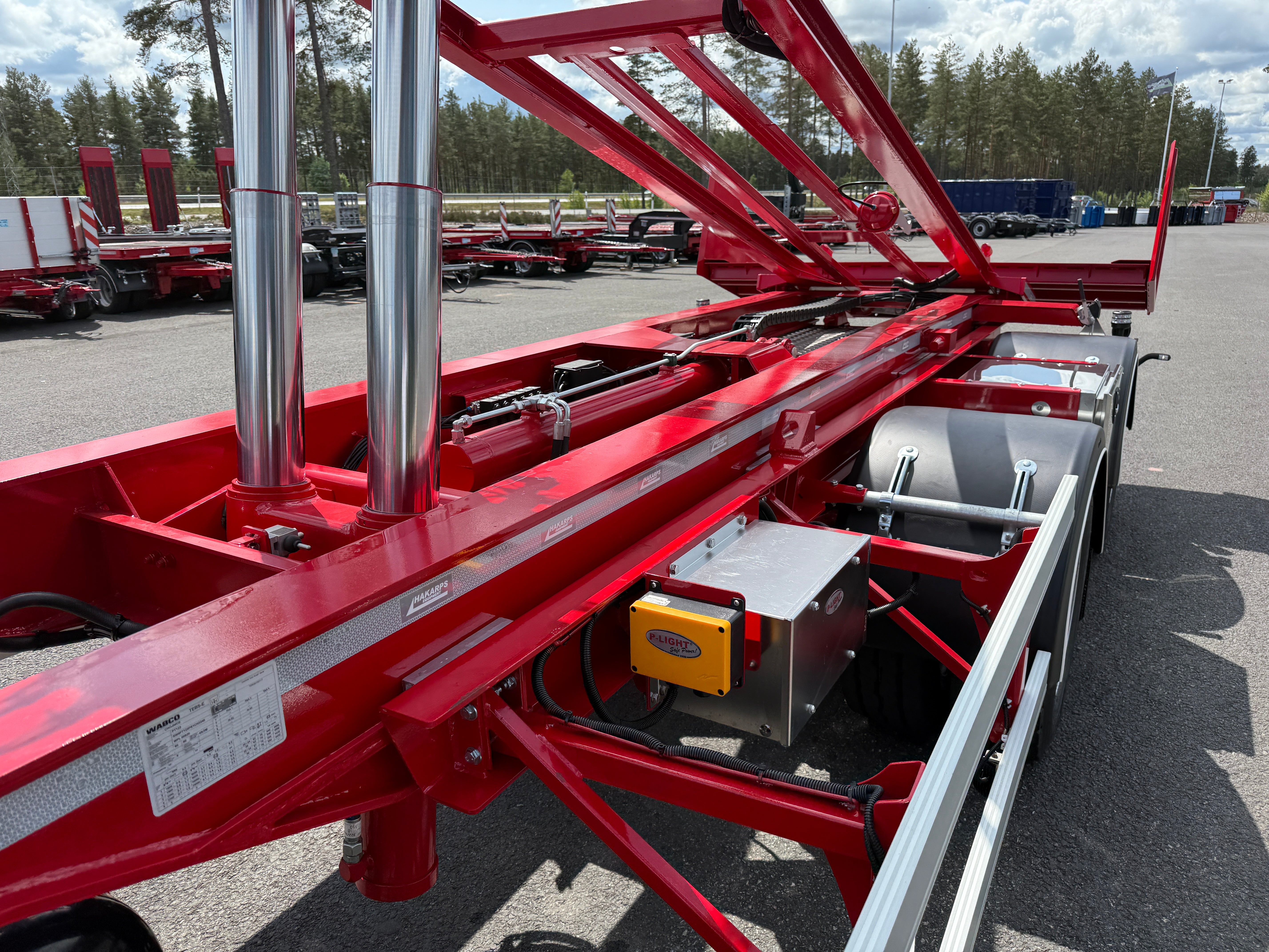4 axlad 38 tons lastväxlarvagn med tipp, skjutbar boggie och flak