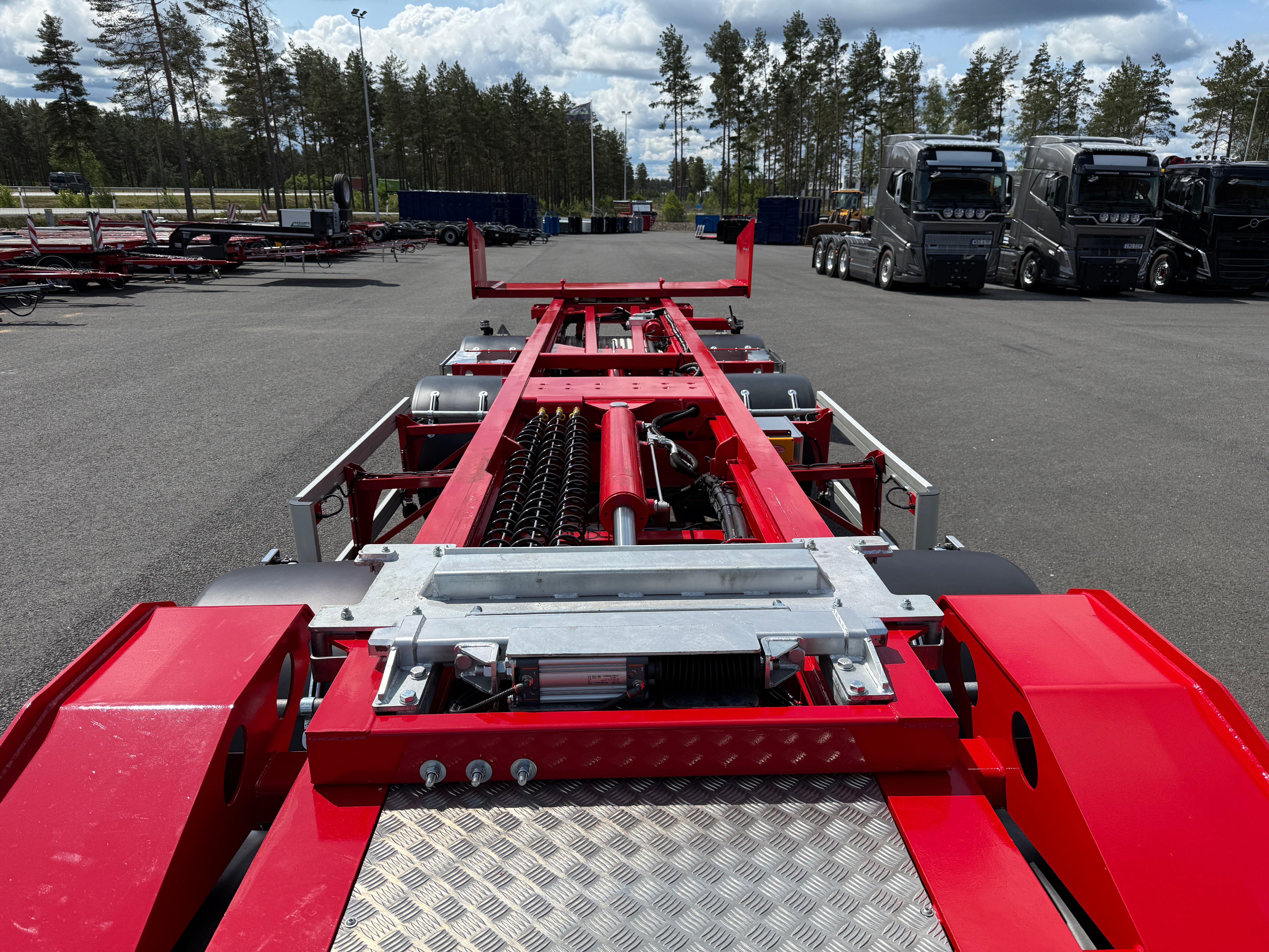 4 axlad 38 tons lastväxlarvagn med tipp, skjutbar boggie och flak